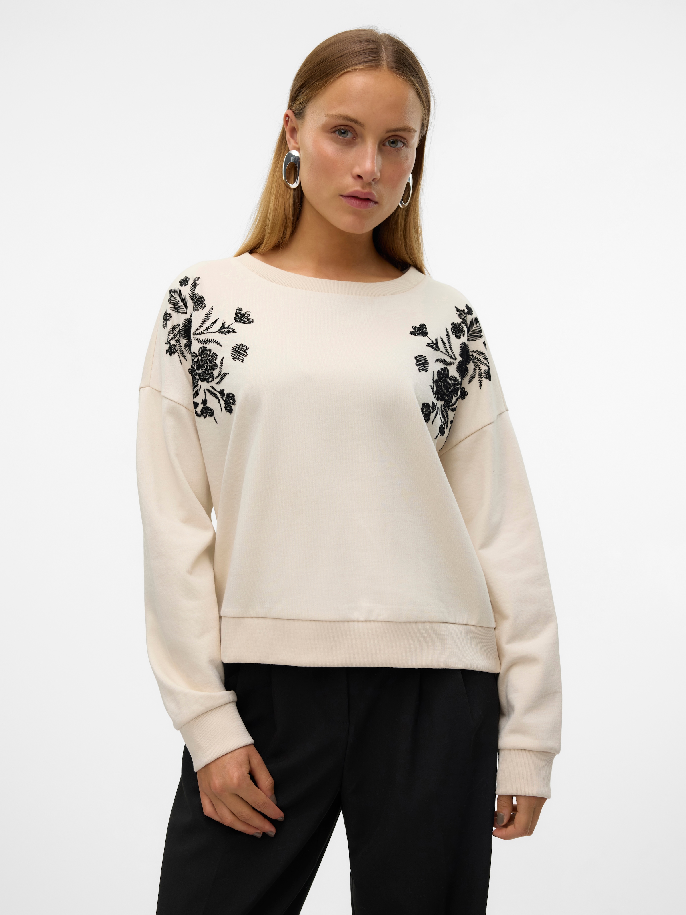 Vero Moda Sweater "VMHELEN TRINA LS SWEAT BOX JRS GA", mit Blumenprint günstig online kaufen