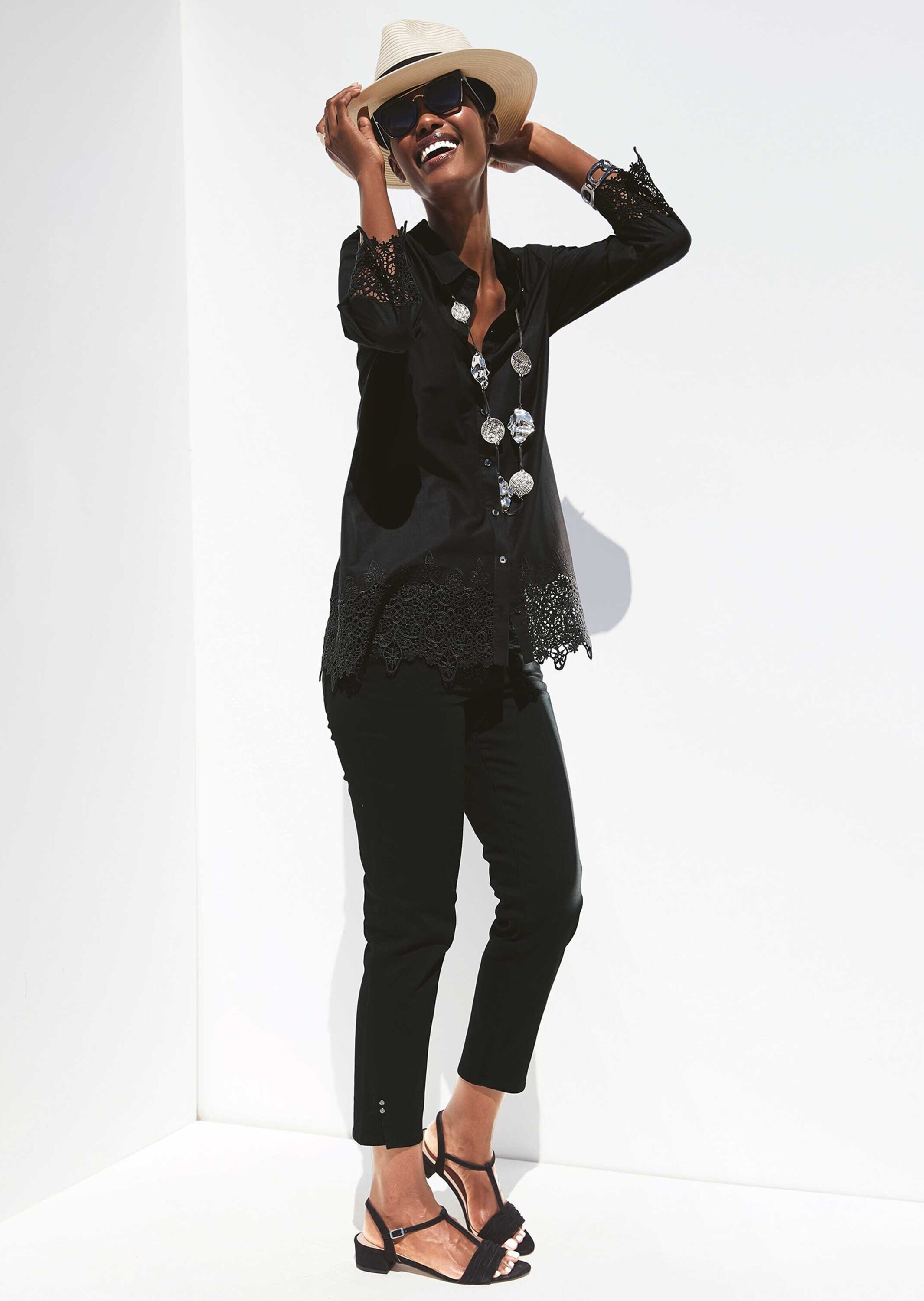 MADELEINE Hemdbluse »Bluse Baumwoll-Bluse mit Spitzen-Abschlüssen«