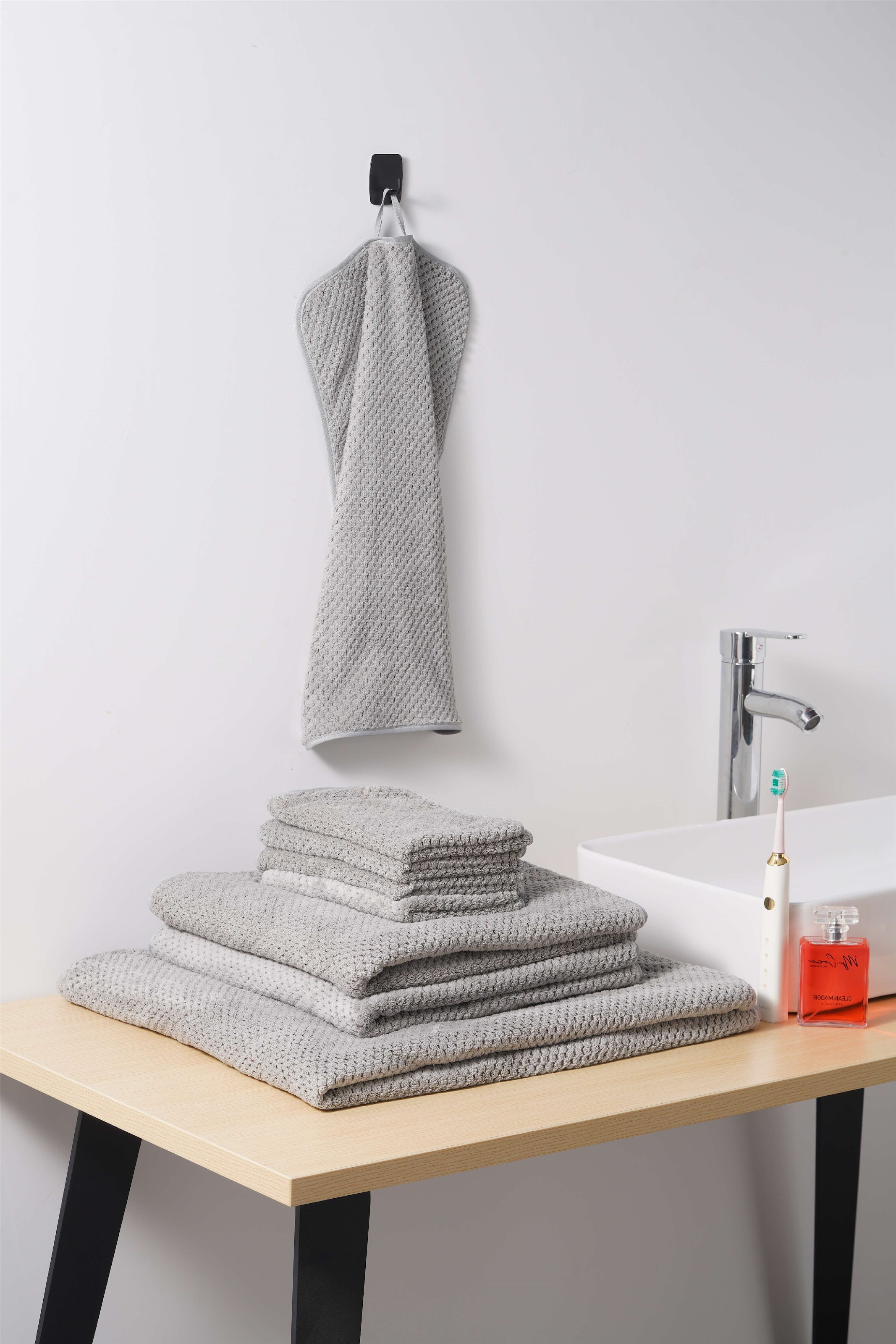 OTTO home Handtücher »Parris, diverse Größen, ideal als Sporthandtuch, Reisehandtuch« sehr leicht, kompakt, schnelltrocknend, Mikrofaser, mit Waffelmuster