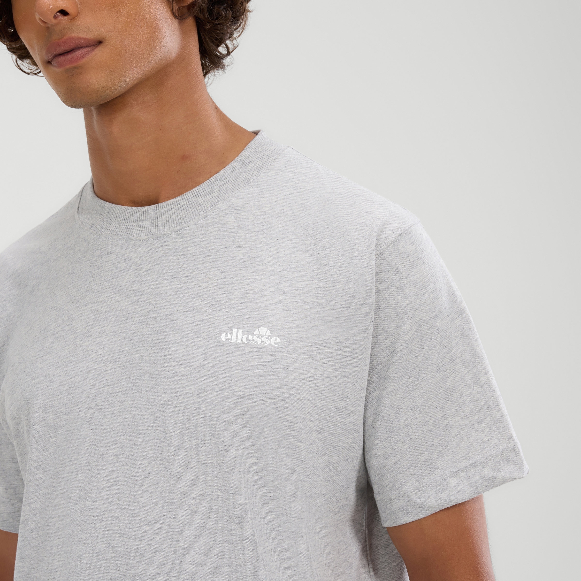 Ellesse T-Shirt »ACCIANO T-SHIRT« Kurzarm, mit Rundhalsausschnitt, ohne Verschluss, aus Baumwolle