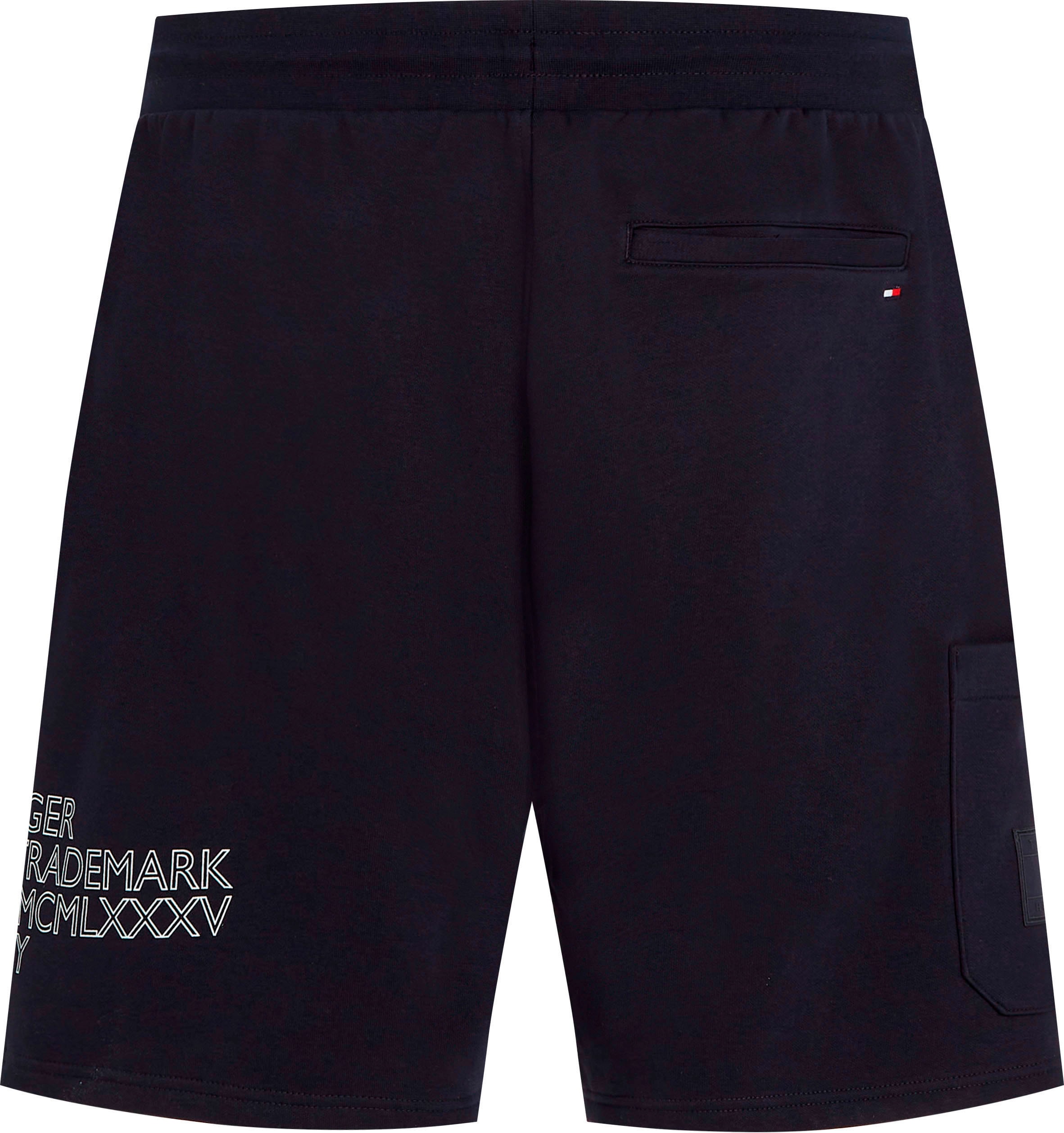 Tommy Hilfiger Stoffhose »BADGED GRAPHIC CARGO SHORT«, mit Tommy Hilfiger Markendesign