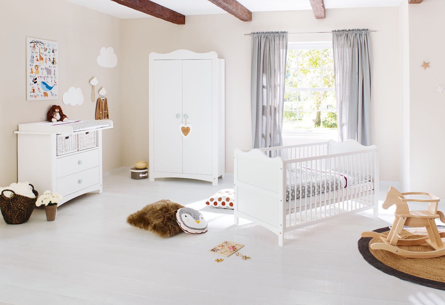 | breit; und Wickelkommode Kleiderschrank), Europe Kinderbett, Made Schrank (Set, Wickelkommode; 3 breite BAUR Babyzimmer-Komplettset und 2-türigem mit »Florentina«, in St., Pinolino® Kinderbett, kaufen