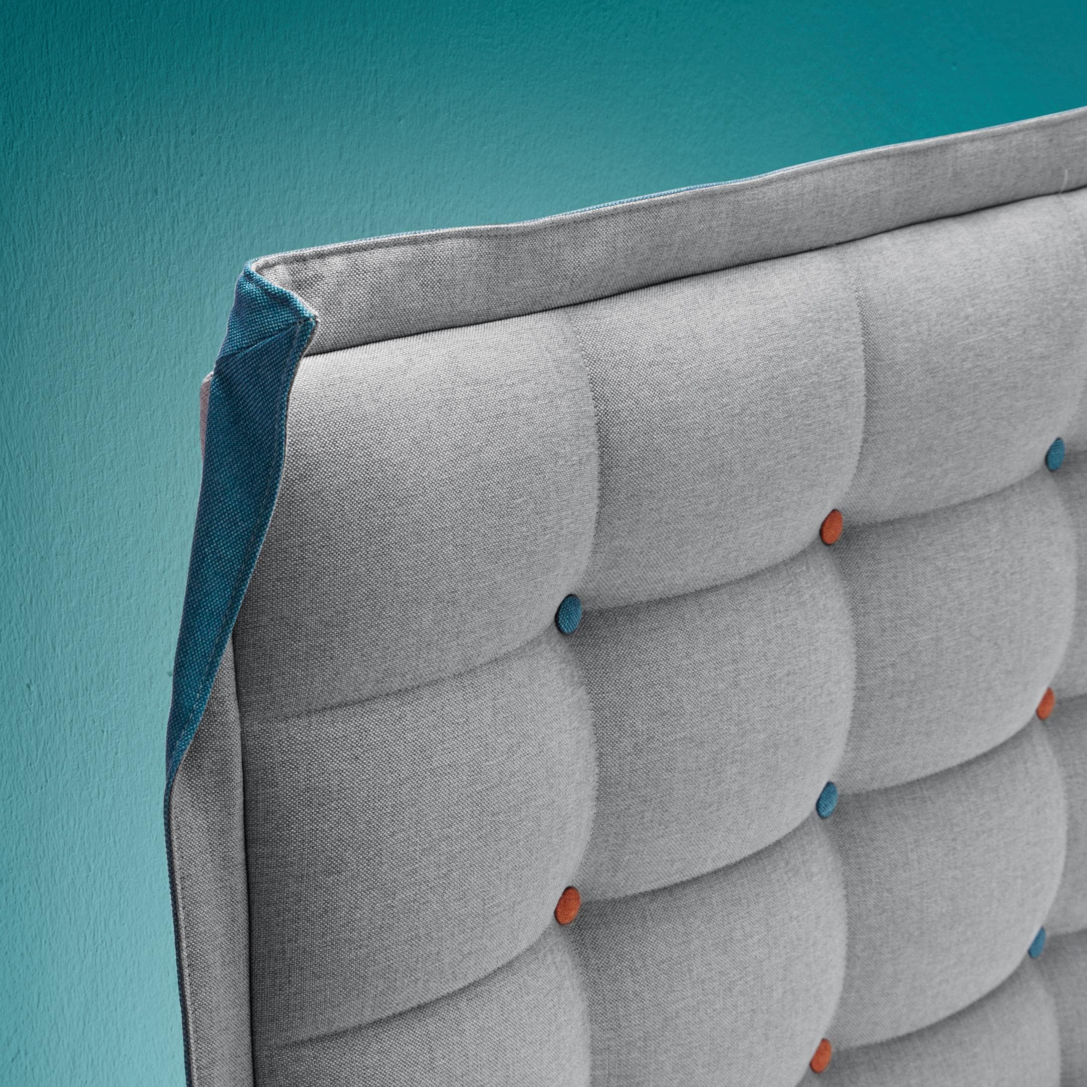 INOSIGN Boxspringbett »Sagres« Kopfteil mit 2farbiger Flatterbiese und zweifarbigen Knöpfen