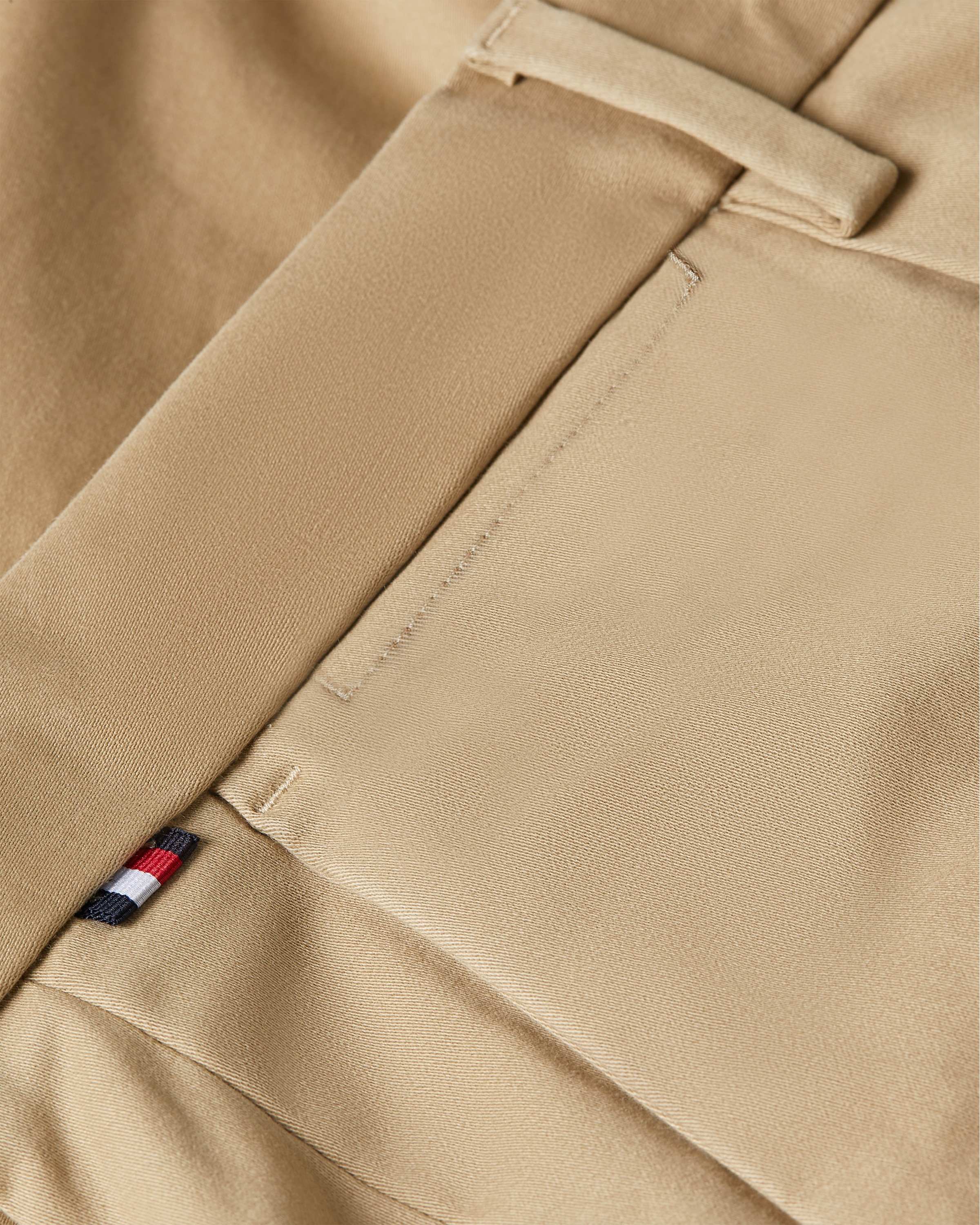 Tommy Hilfiger Chinohose »HARLEM 1PLT CHINO SATIN«, relaxed fit, Bundhalte