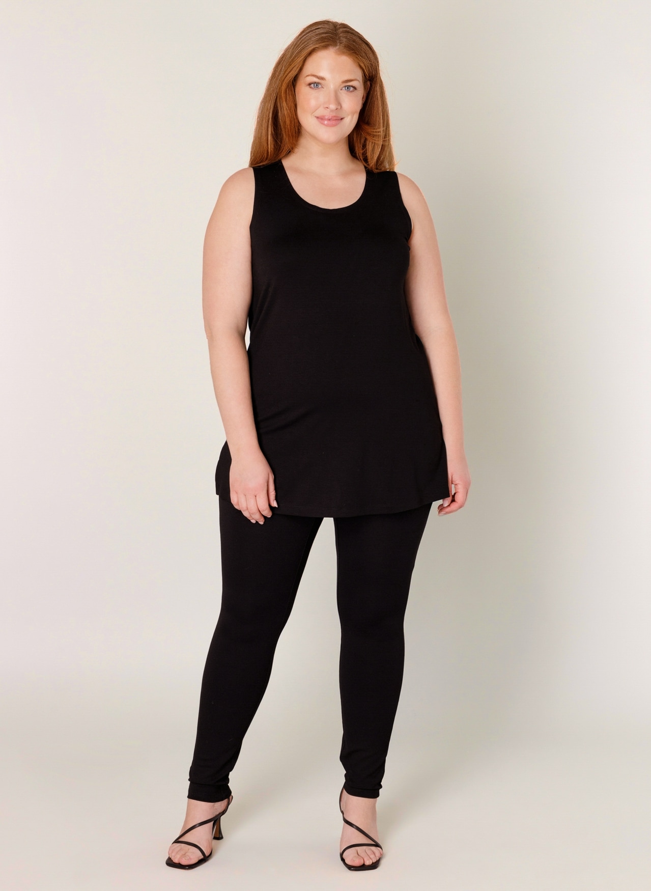 Base Level Curvy Trägertop Hüftbedeckender Schnitt mit Schlitzen am Saum