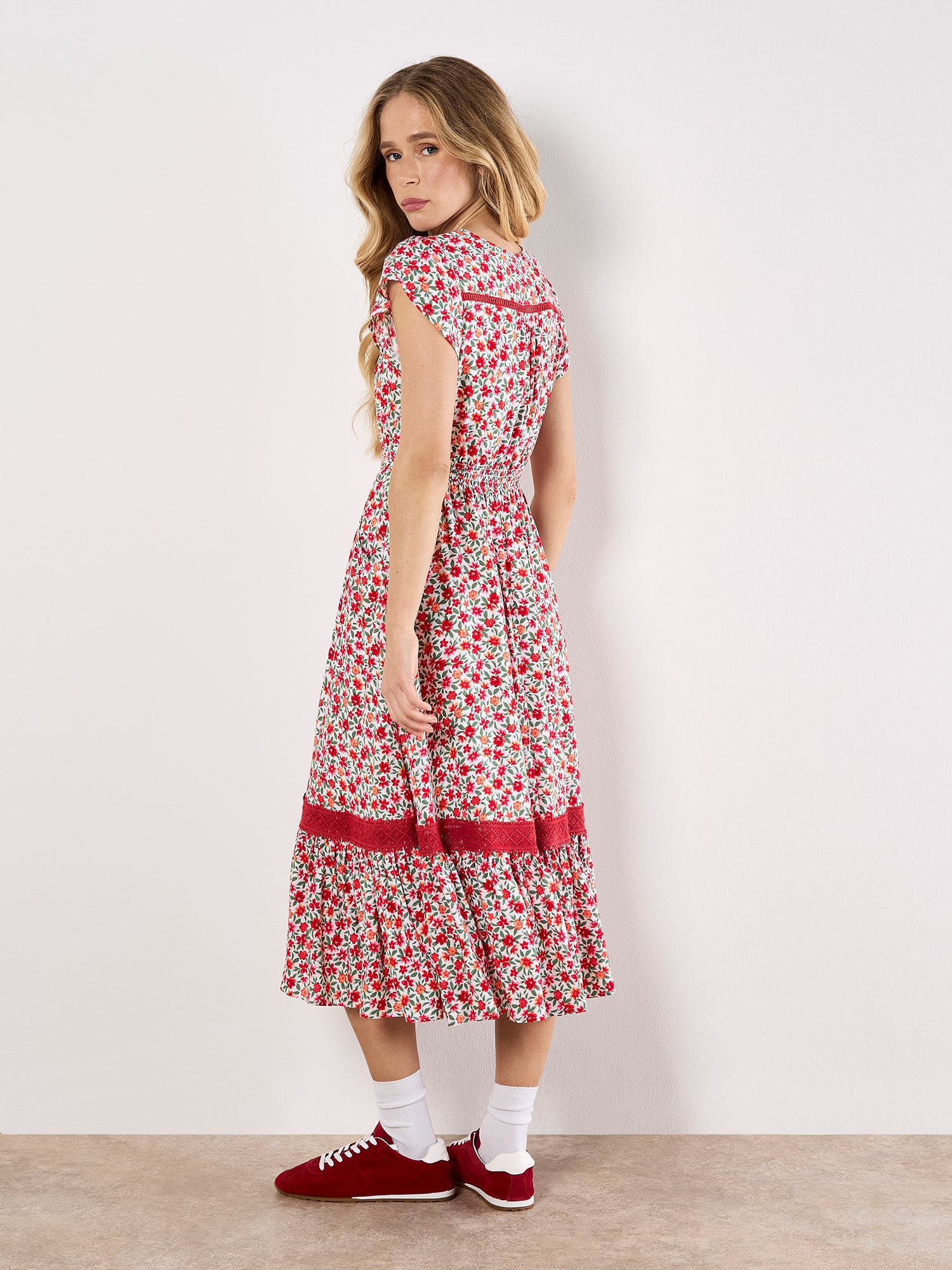 Apricot Midikleid »Midikleid« mit Volant und Spitze