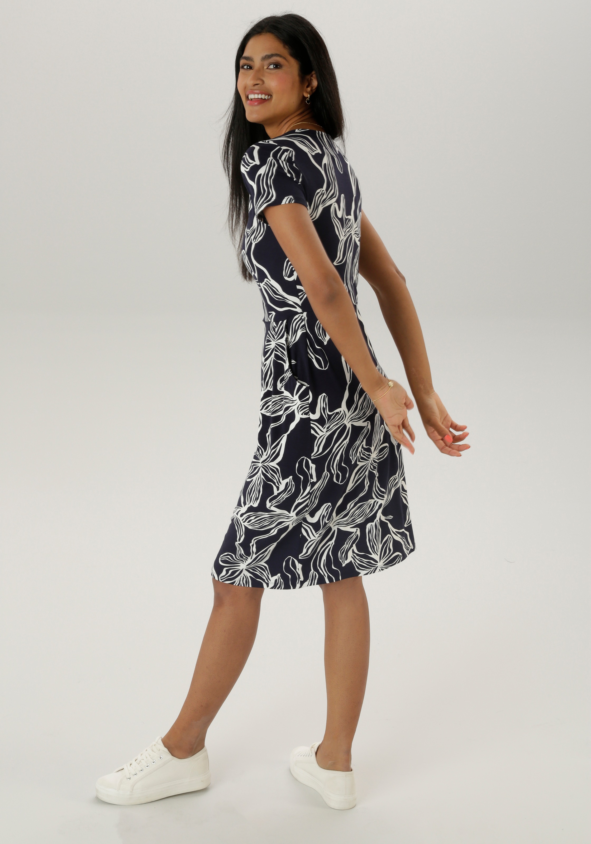 Aniston SELECTED Sommerkleid Eingrifftaschen mit zwei Eingriffstaschen günstig online kaufen