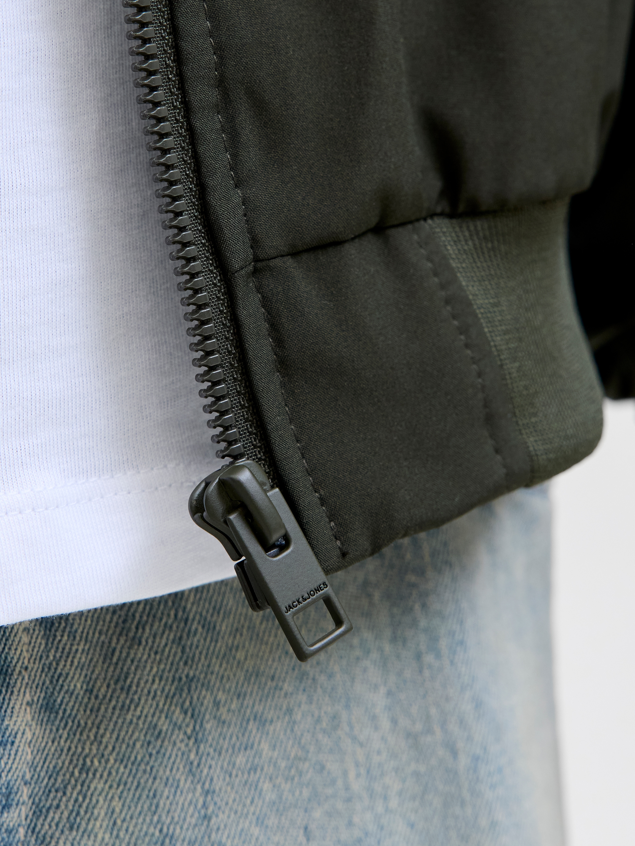 Jack & Jones Bomberjacke »JJECHARGE BOMBER JACKET NOOS«, ohne Kapuze, mit Rippbündchen
