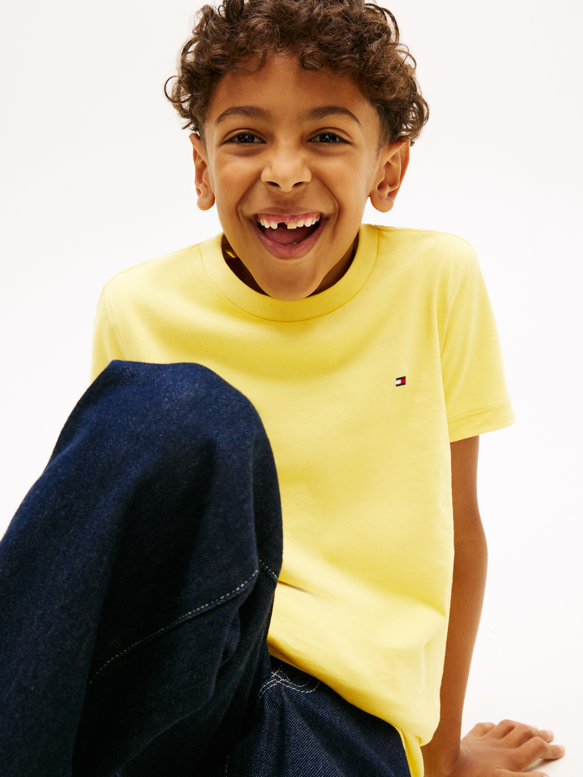 Tommy Hilfiger T-Shirt »ESSENTIAL COTTON REG FIT TEE SS« Kinder bis 16 Jahre, mit Rundhalsausschnitt