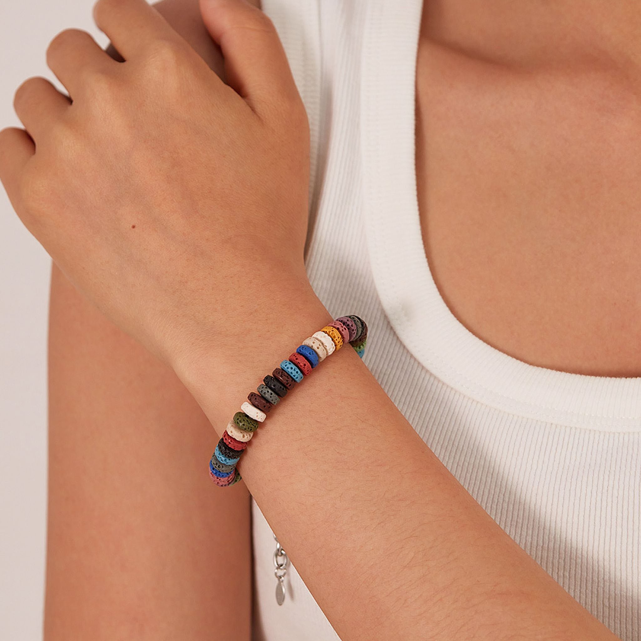 Firetti Armband »Schmuck Geschenk Edelstahl Armschmuck Ankerkettengliederung Regenbogen«, mit Lavastein