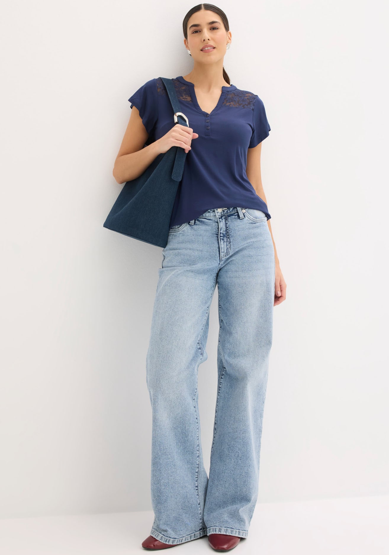 bonprix Henleyshirt »Henleyshirt aus Viskose-Mix« figurumschmeichelnde Passform, Kurzarm, aus Viskose-Mix mit Elasthan
