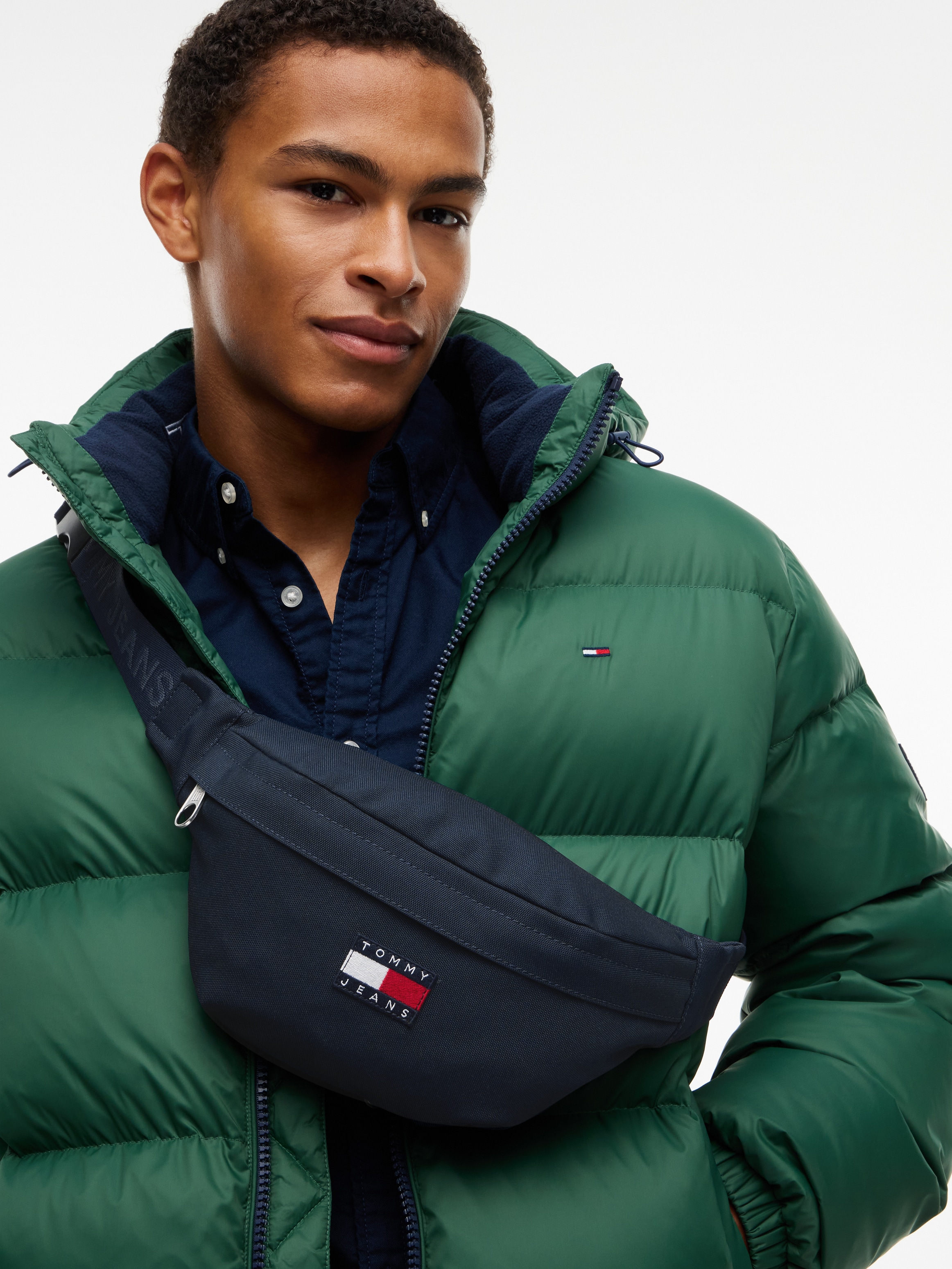 Tommy Jeans Bauchtasche »TJM ESS DAILY BUMBAG« Unisex Gürteltasche, Crossbodybag, Minibag mit Logo-Aufnäher