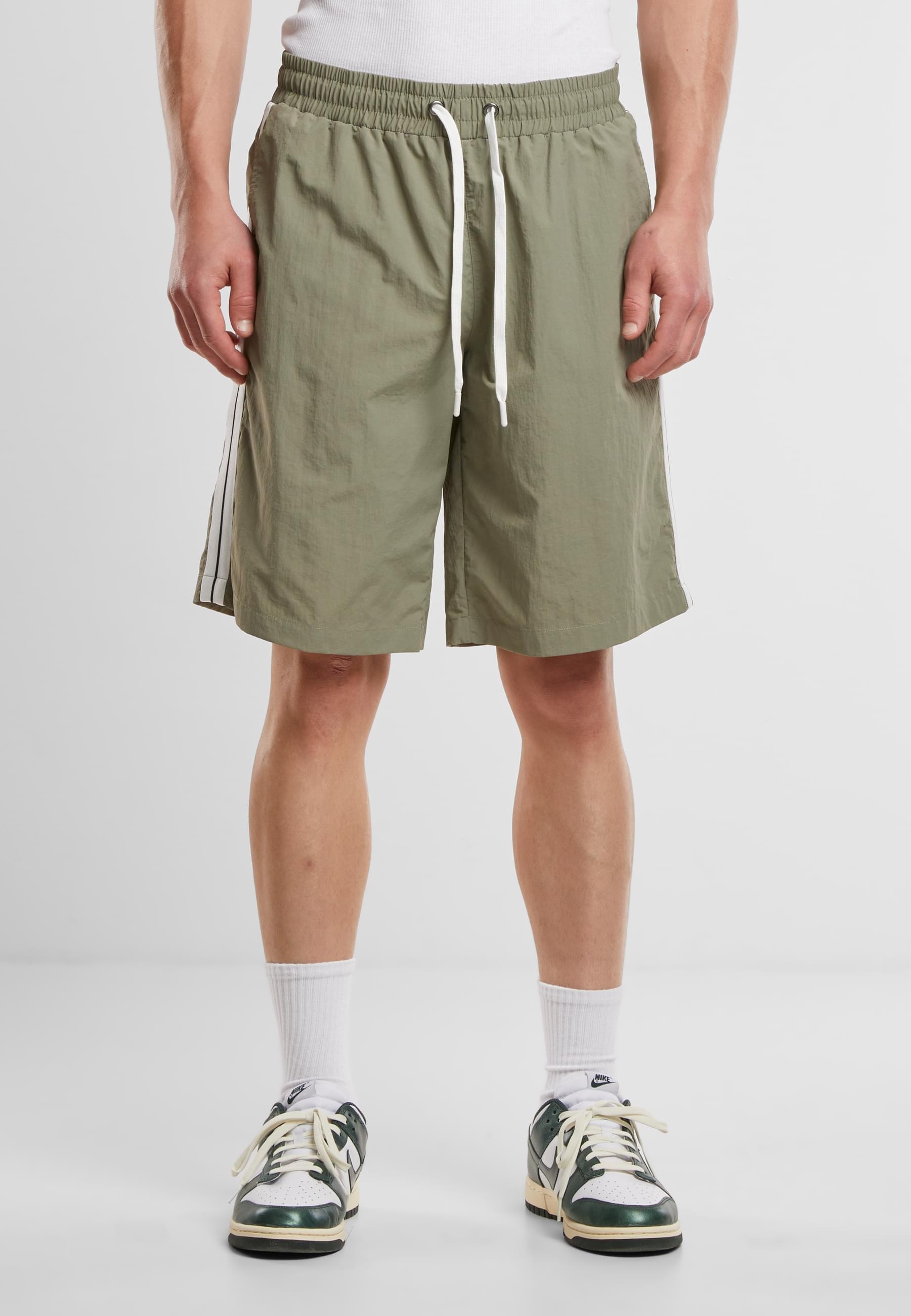 URBAN CLASSICS Badeshorts »Urban Classics Board Shorts With Patched Stripe«