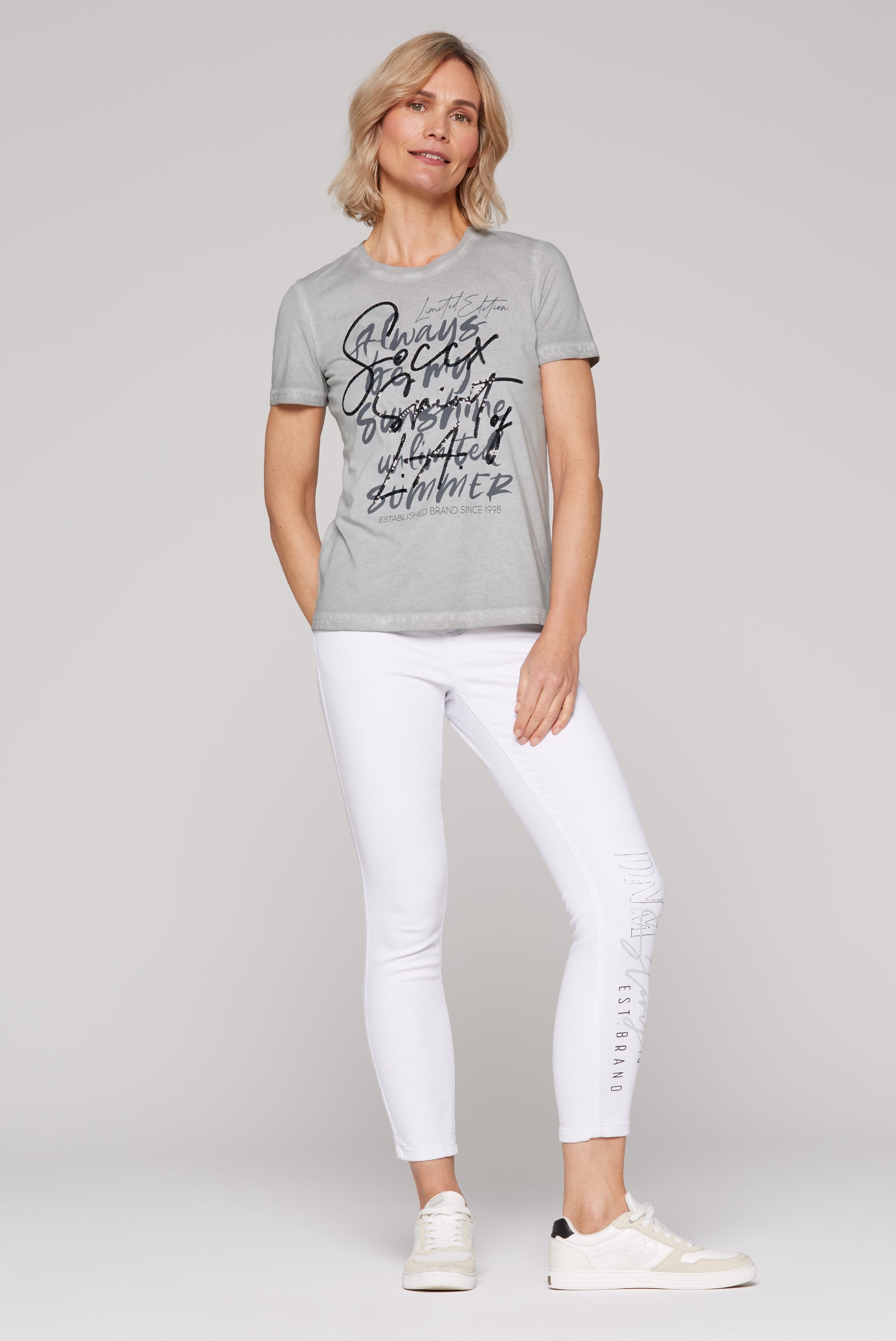SOCCX Rundhalsshirt, mit Pailletten-Schriftzug