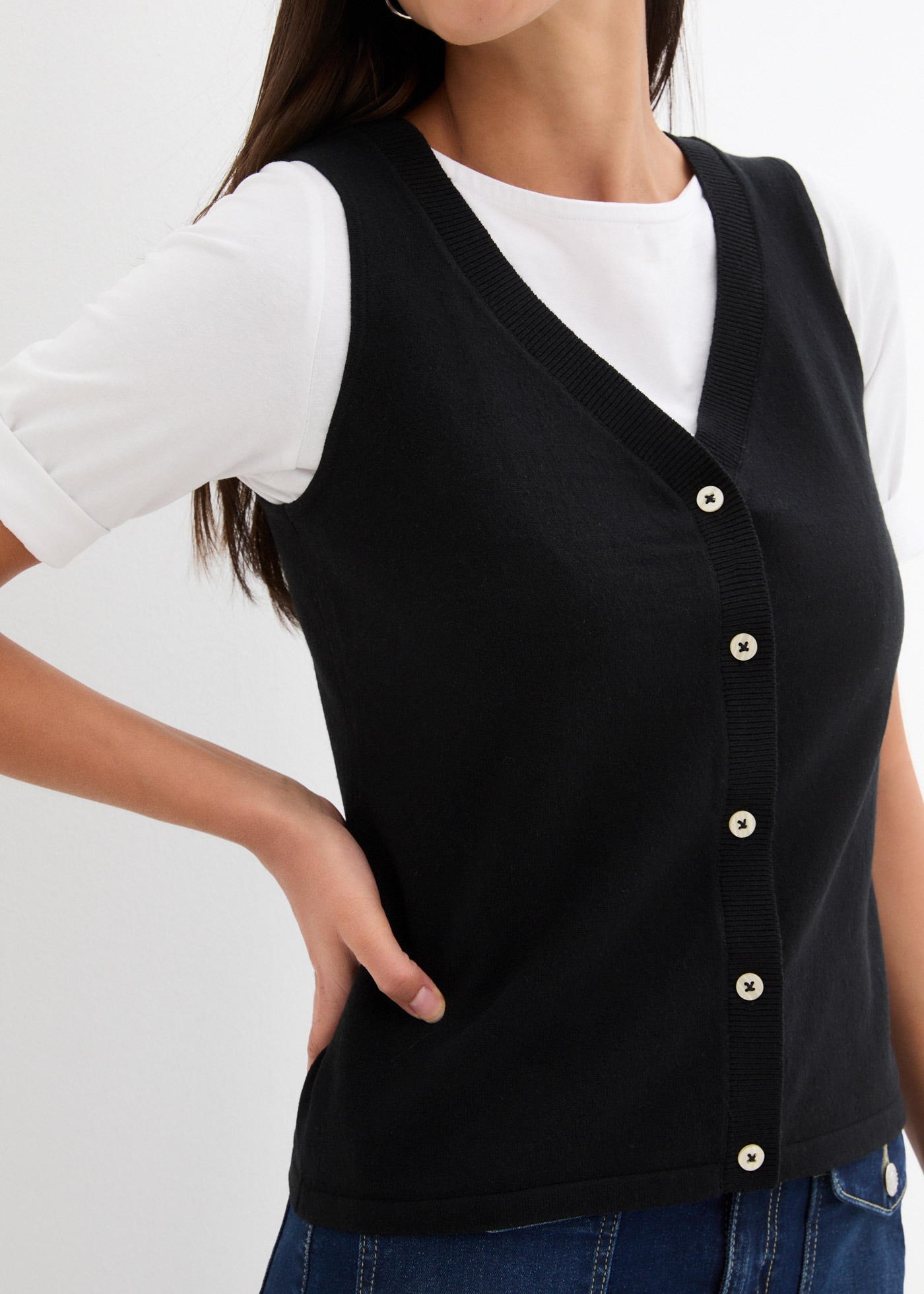 bonprix Strickweste »Feinstrick-Weste mit Knöpfen« aus Baumwollmischung, Slim fit Passform, mit Knopfleiste, unifarben