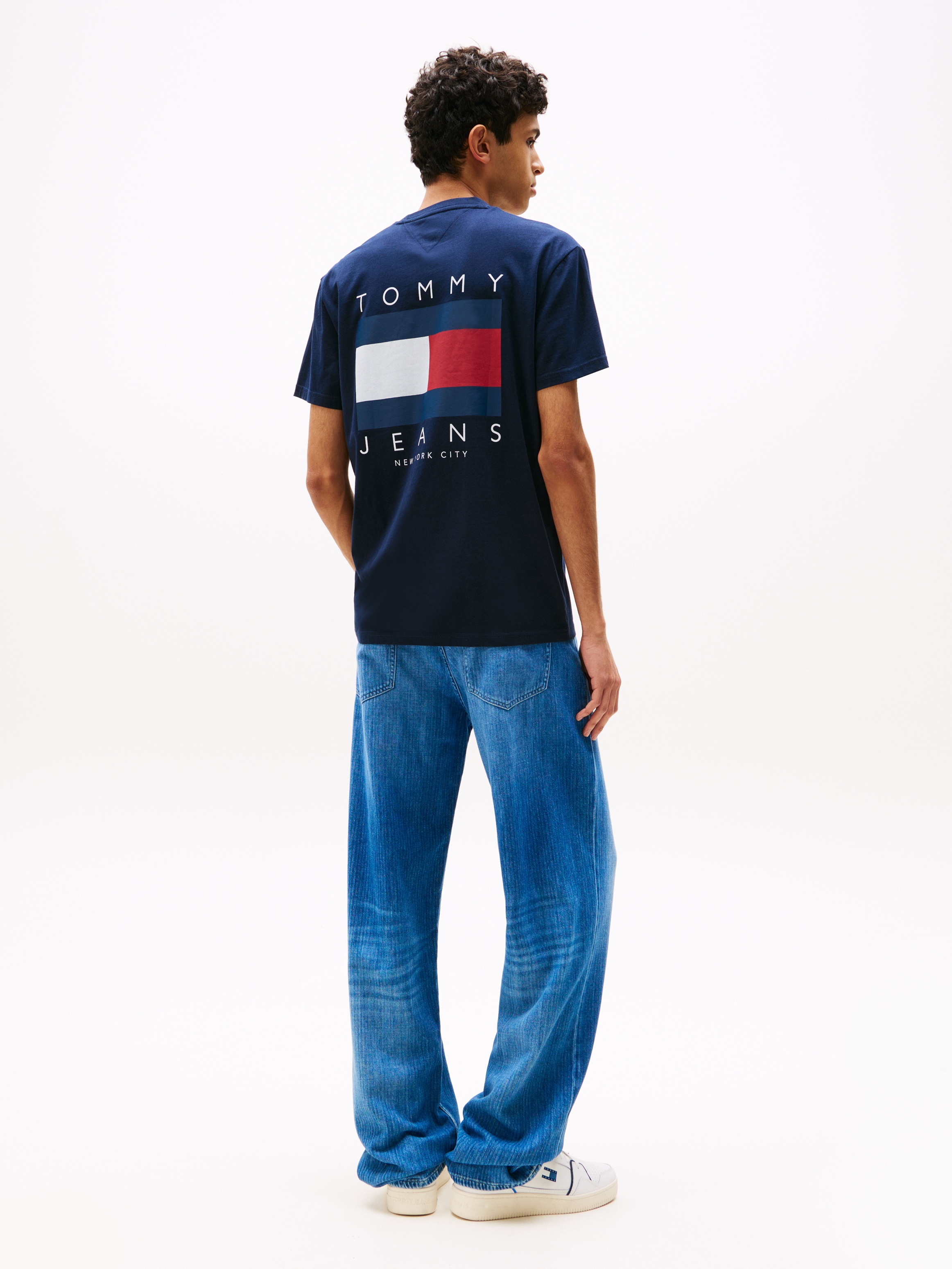 Tommy Jeans T-Shirt »TJM REG FLAG GRAPH BCKPRNT T EXT«, Mit Rundhalsausschnitt