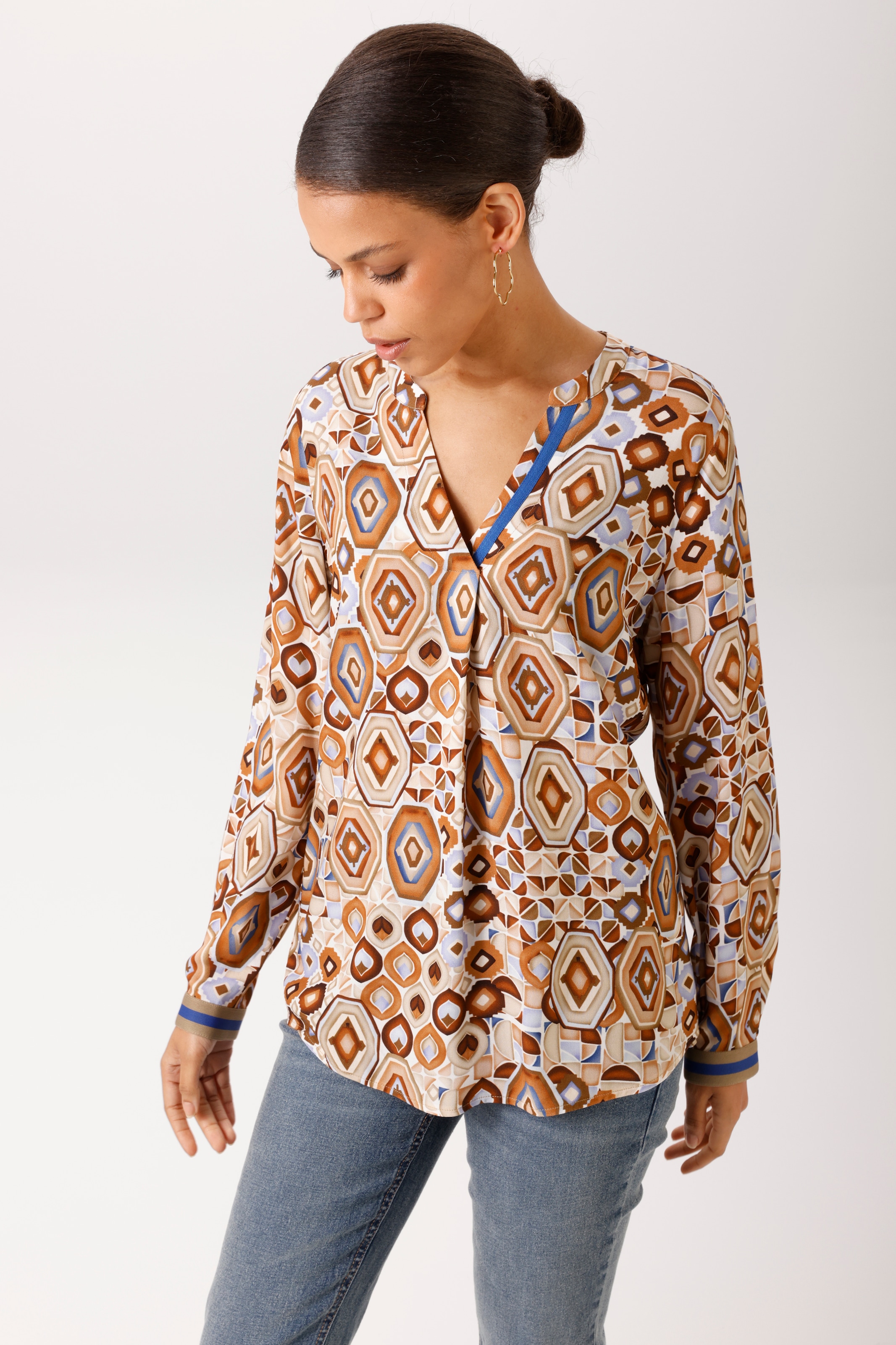 Aniston CASUAL Schlupfbluse mit farbharmonischem Retro-Muster - NEUE KOLLEKTION
