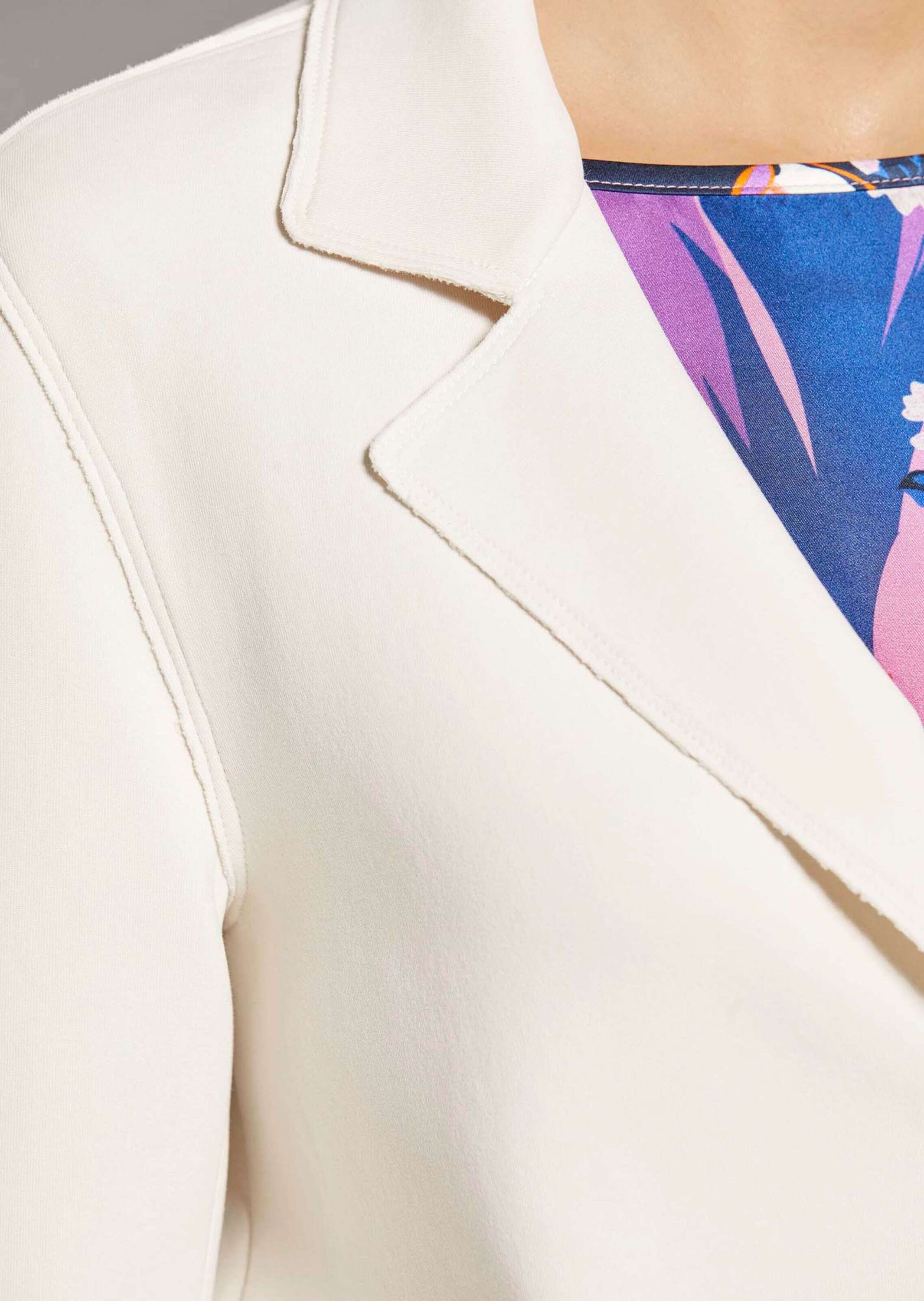 MADELEINE Outdoorjacke »Jacke Trendstarke Kurzjacke mit Kettenaufhänger«