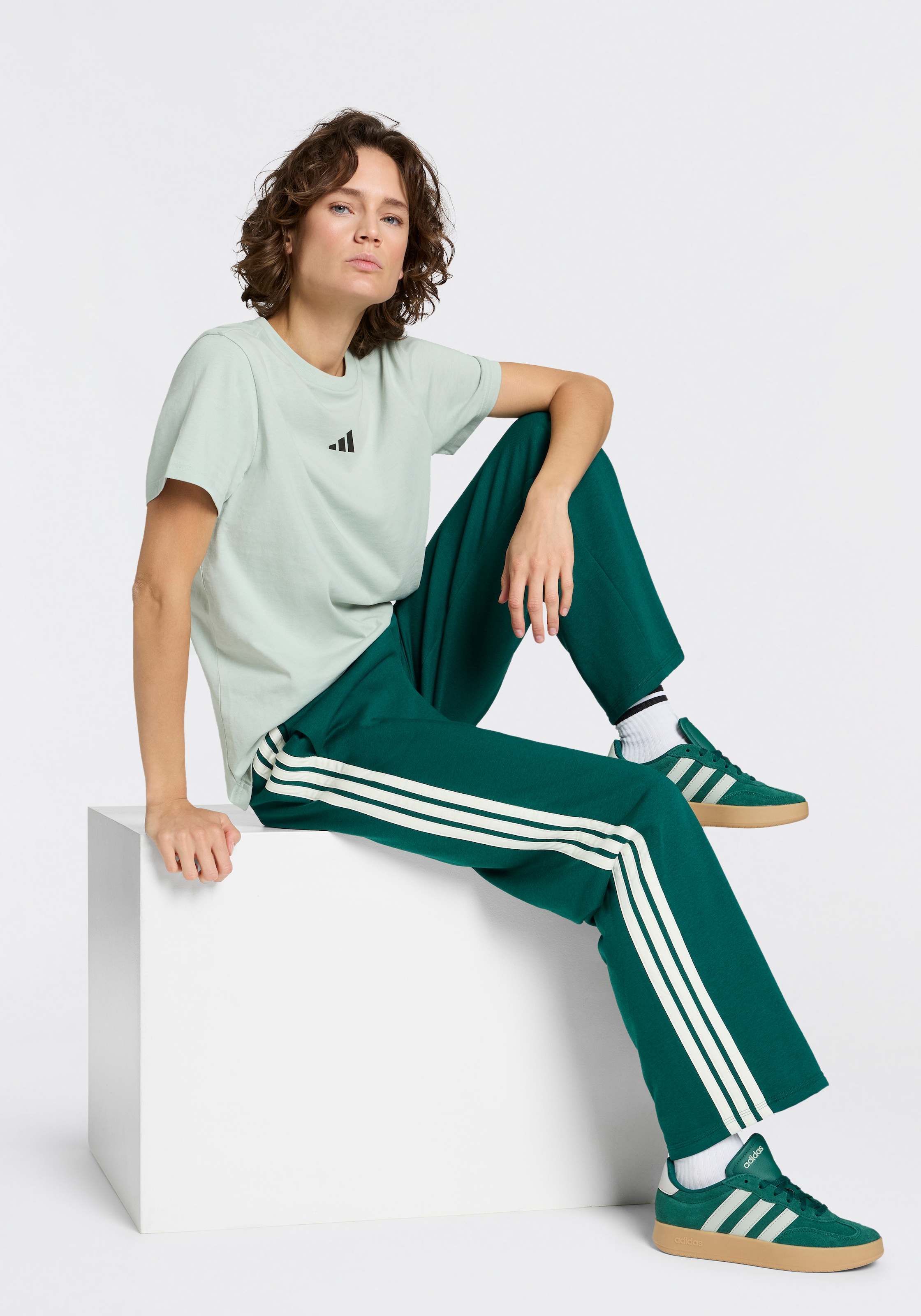 adidas Sportswear T-Shirt »CAMO LOOSE GRAPHIC« mit sportlichem Stil, ohne Verschluss, aus Baumwolle