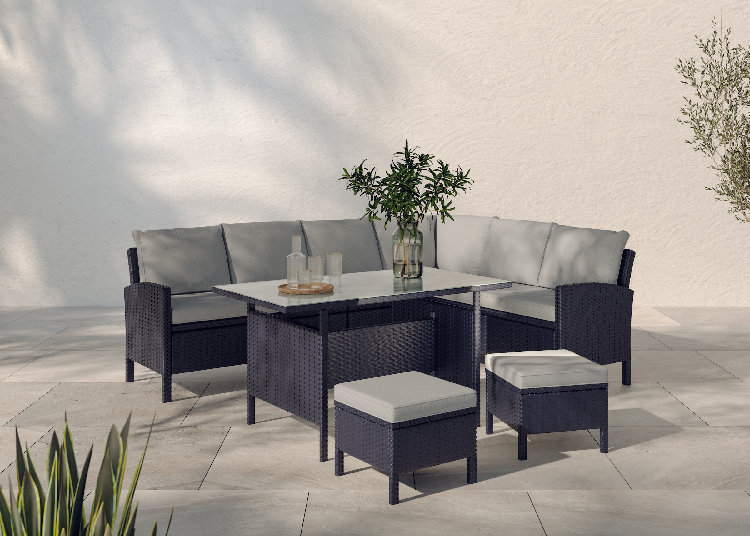 KONIFERA Gartenlounge-Set »»Manhattan««, (Set, 18 tlg., Ecklounge, Tisch 66x120x74 cm, 2 Hocker, inkl. Auflagen), Stahl/Polyrattan