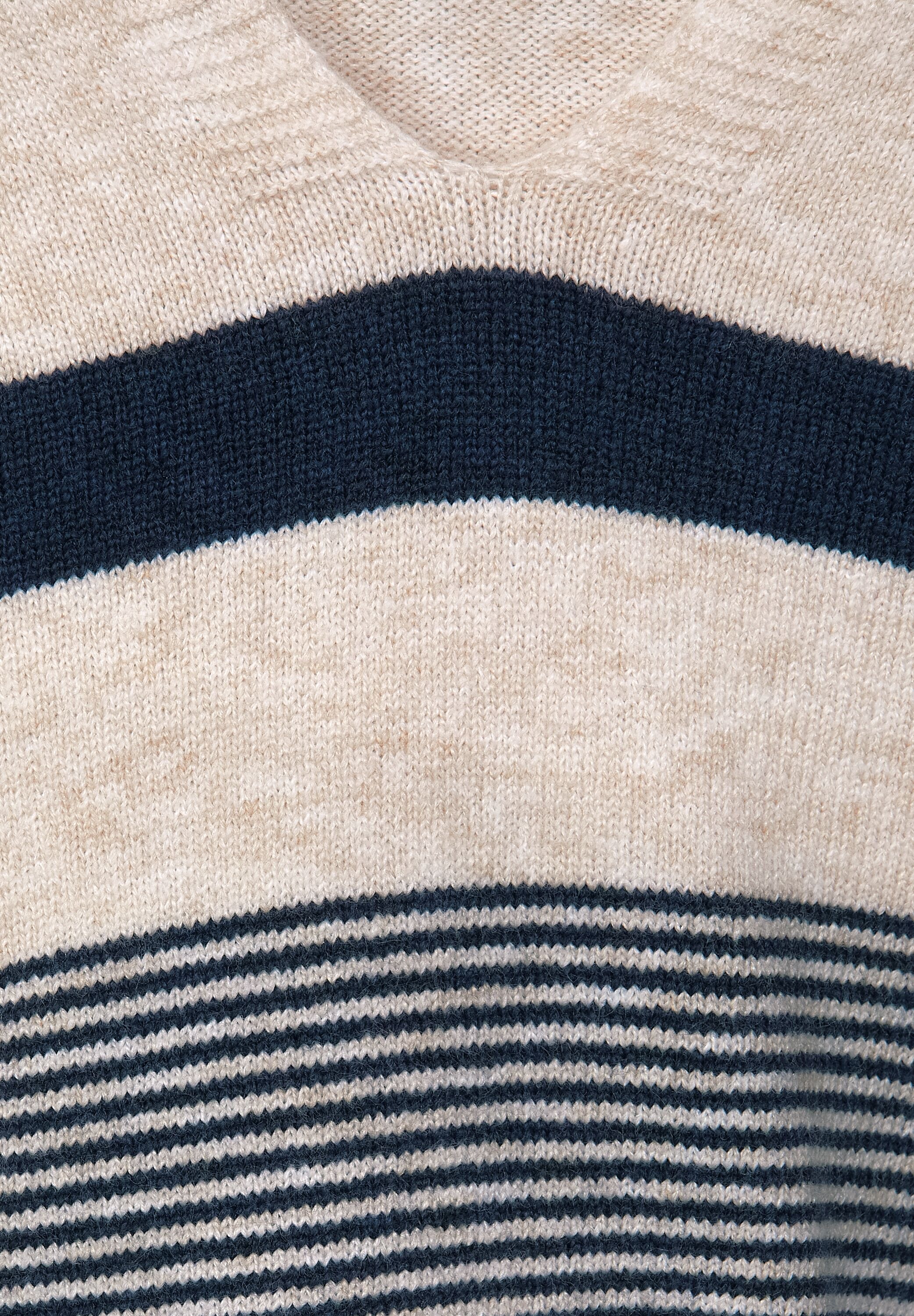 Cecil Kapuzenpullover mit buntem Streifenmuster NH8023