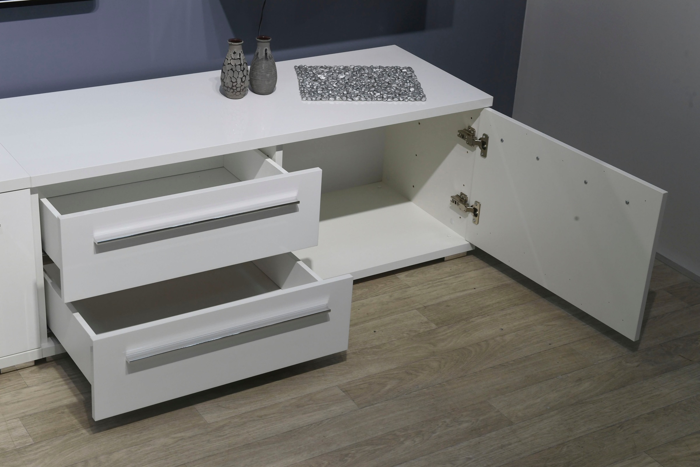 Thumbnail - Places of Style TV-Board "Piano", (H/B/T): 46,2/135/45,2cm), UV lackiert, mit Soft-Close-Funktion