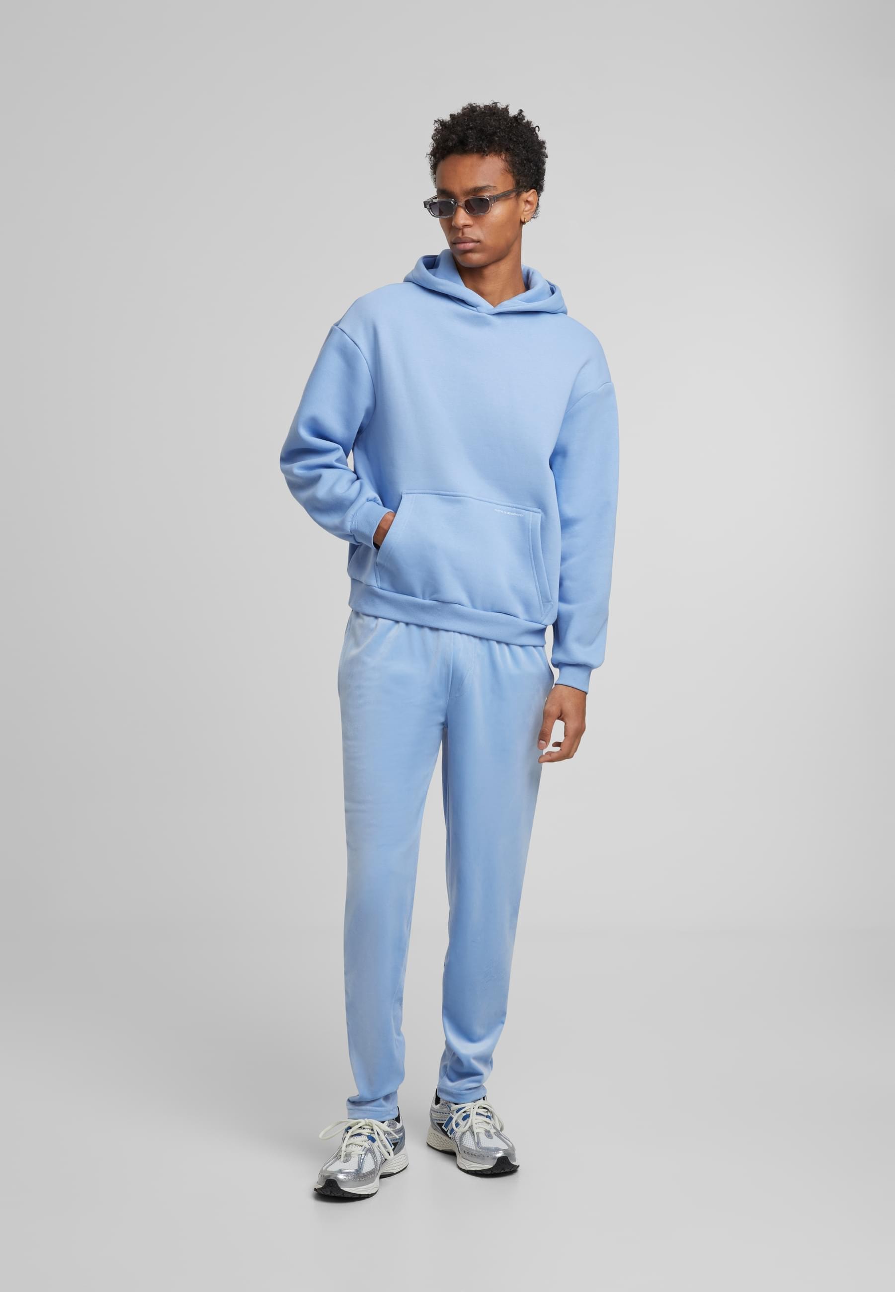 Upscale by Mister Tee Kapuzensweatshirt »Upscale by Mister Tee Faith Is Strength Fluffy Hoody«, 1 Stk.
