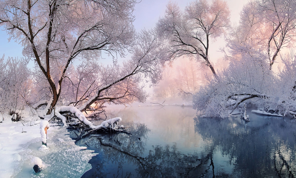 Papermoon Fototapete "Fluss in Schneelandschaft"
