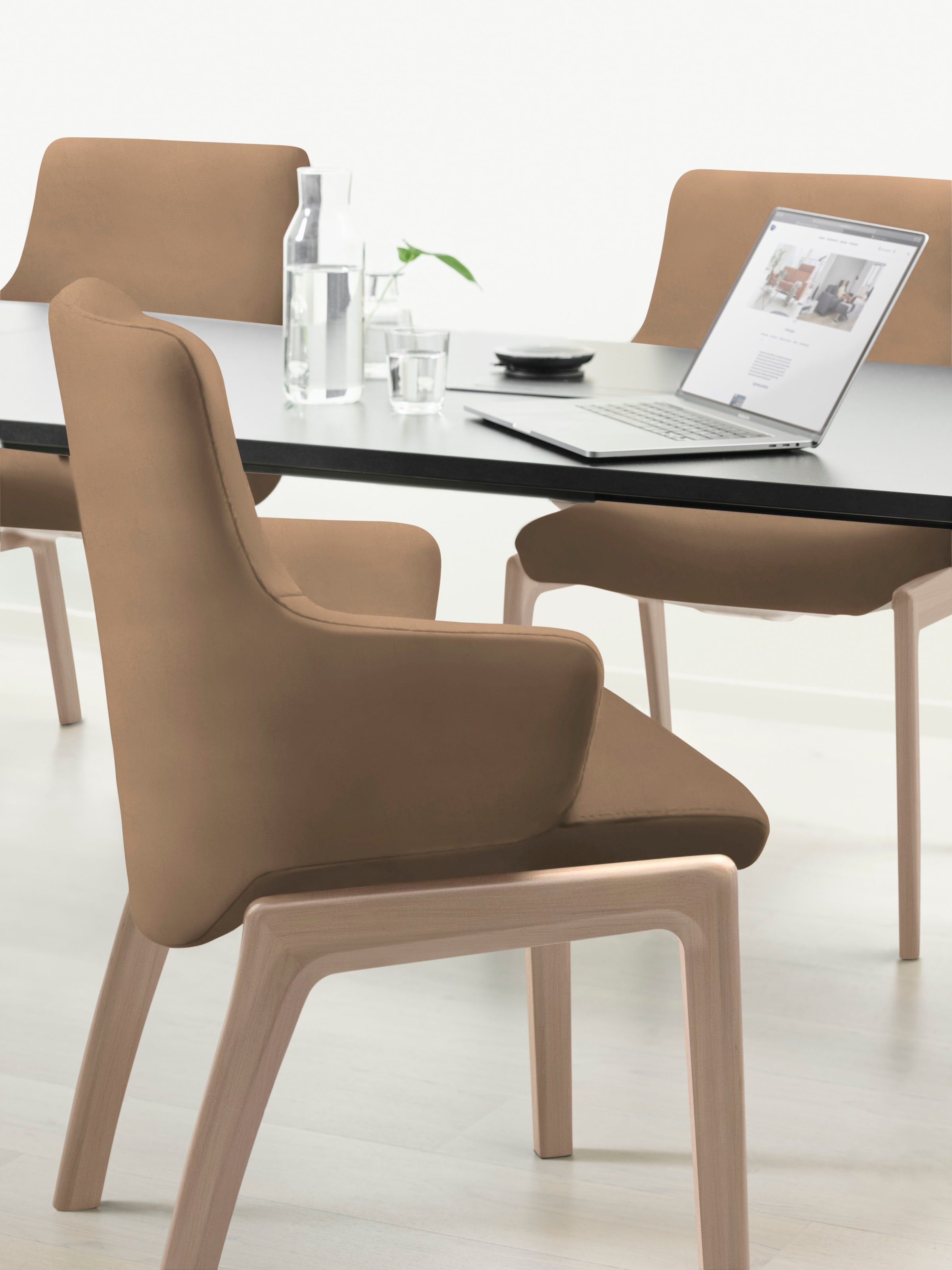 Stressless® Polsterstuhl »Laurel«, Microfaser DINAMICA, Low Back mit Armlehne, Größe L, mit abgerundeten Beinen in Walnuss