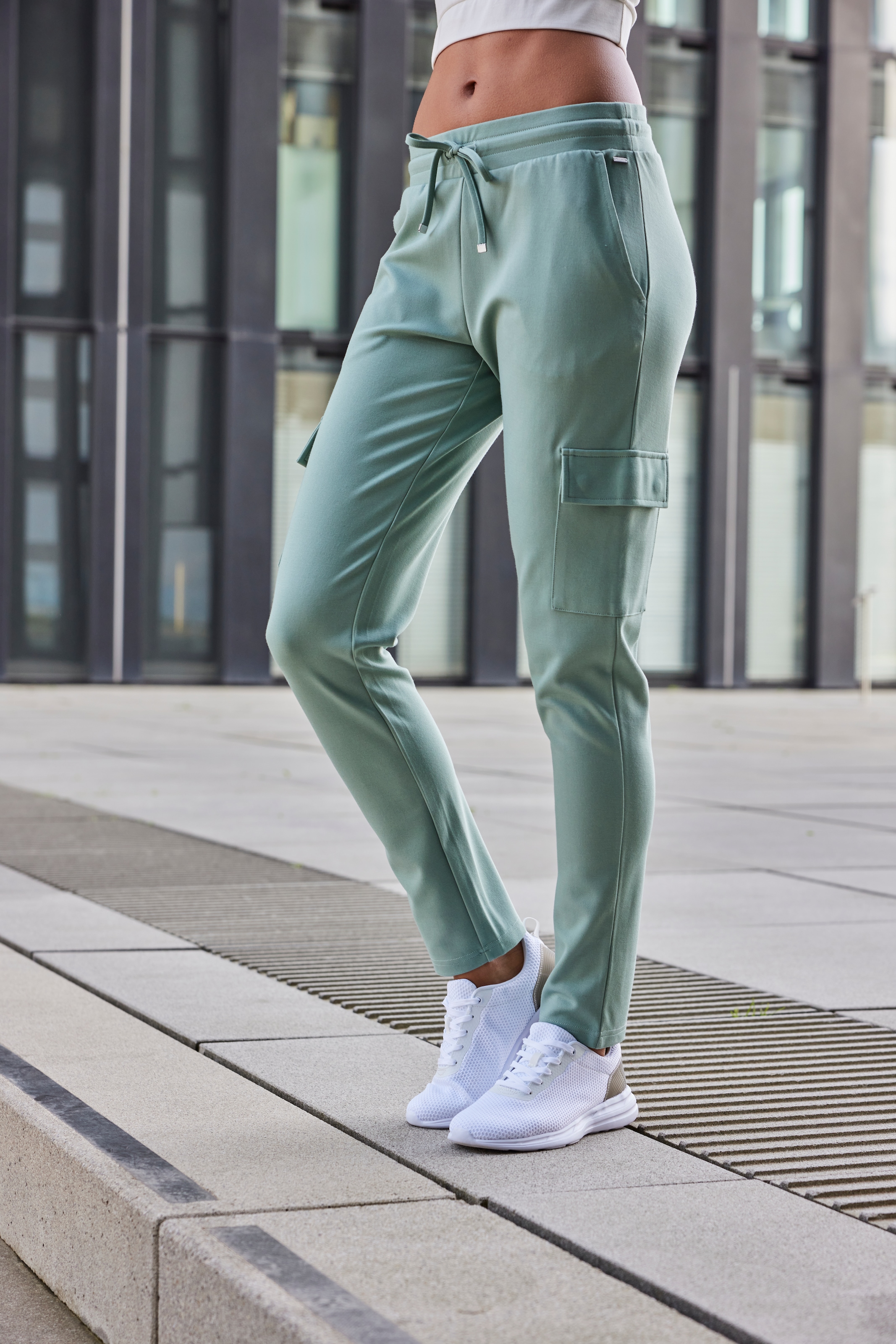 LASCANA Cargohose, in weich fließendem Material, Loungewear günstig online kaufen