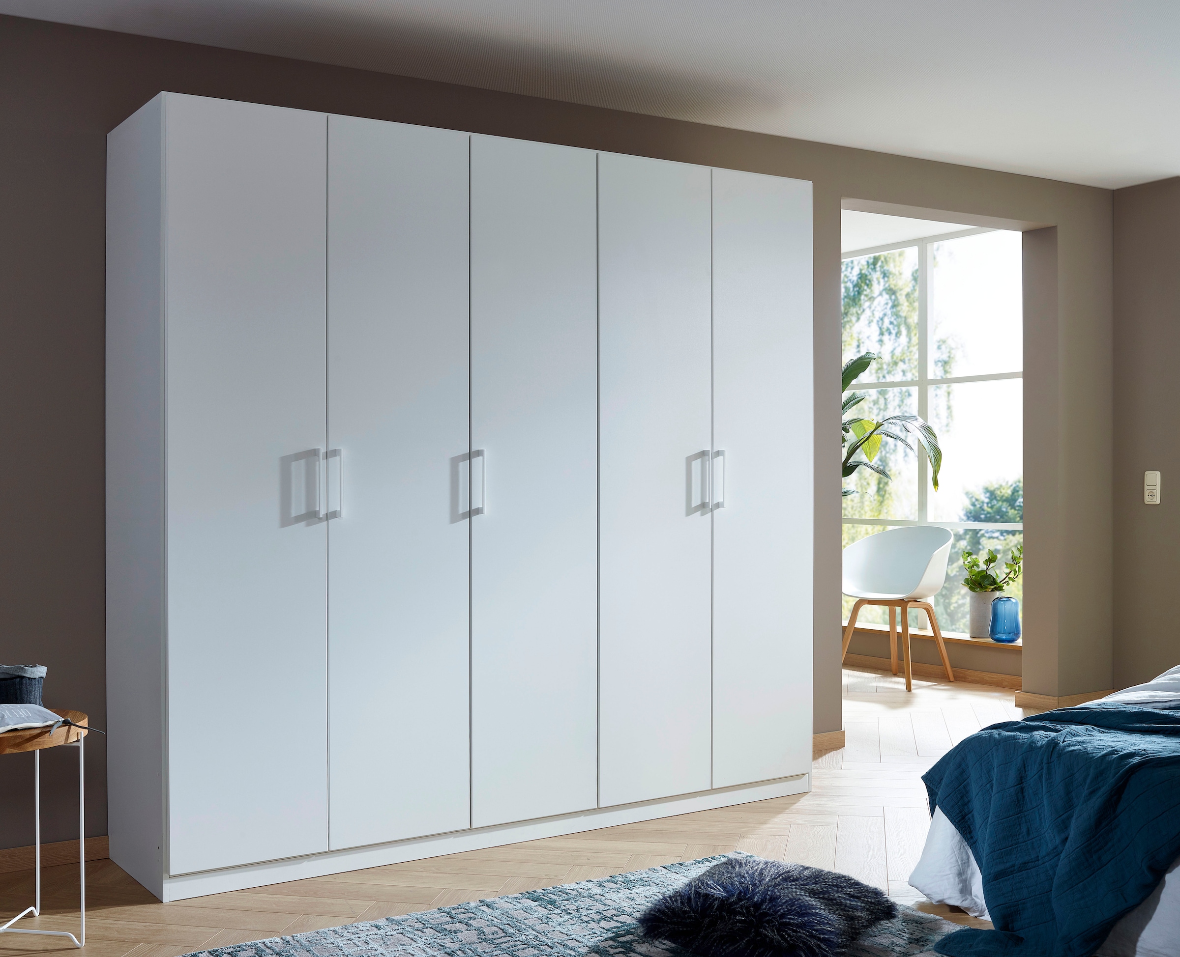 rauch Kleiderschrank »Schrank Mehrzweckschrank Garderobenschrank Schlafzimmer Möbel THOR« 3 verschiedene Ausstattungen BASIC/CLASSIC/PREMIUM (inkl. SOFT-CLOSE),  mit farblich passenden, modernen Metallgriffen MADE IN GERMANY