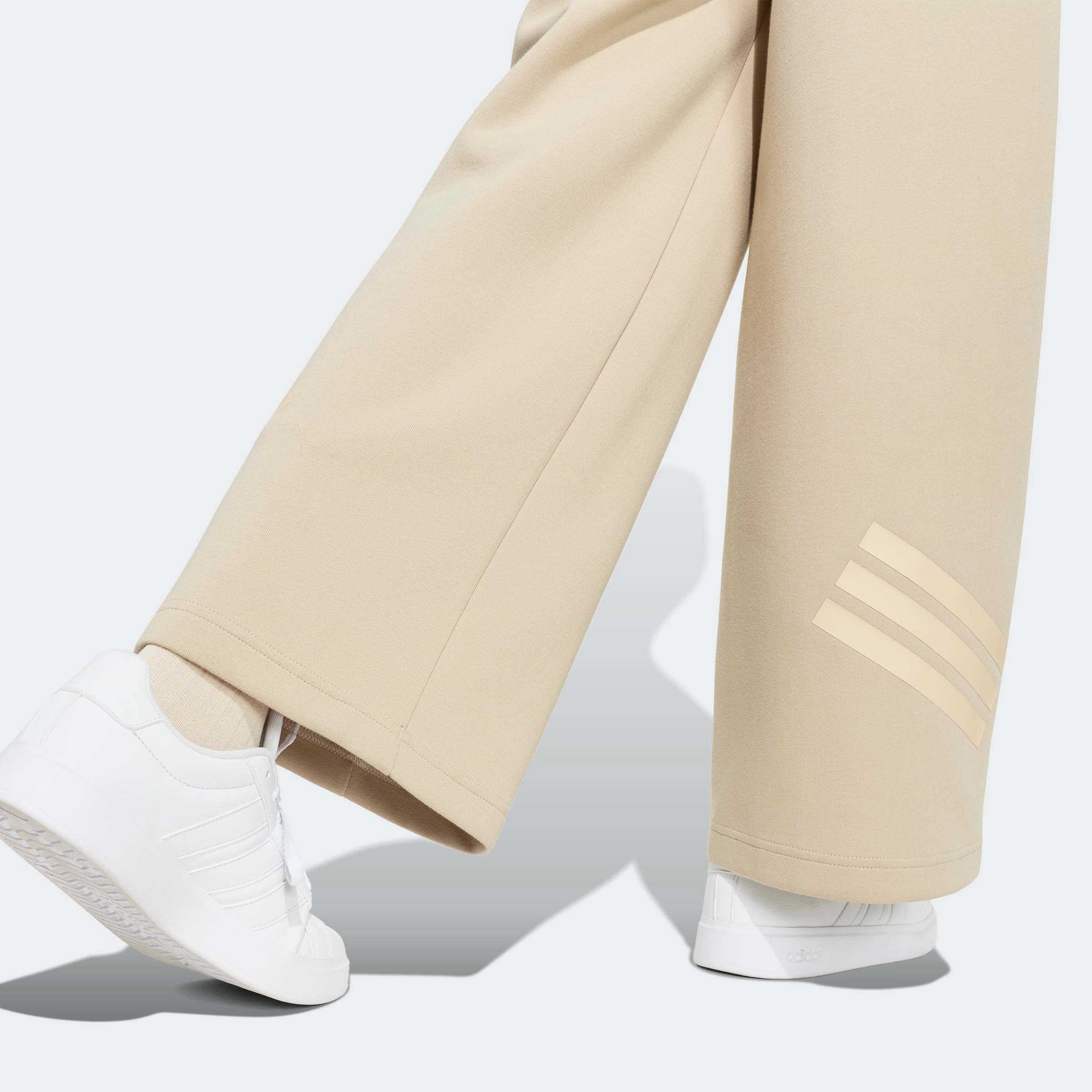 adidas Sportswear Sporthose »FUTURE ICONS 3-STREIFEN MIT WEITEM BEIN«  für Kinder, aus Polyester und Baumwolle