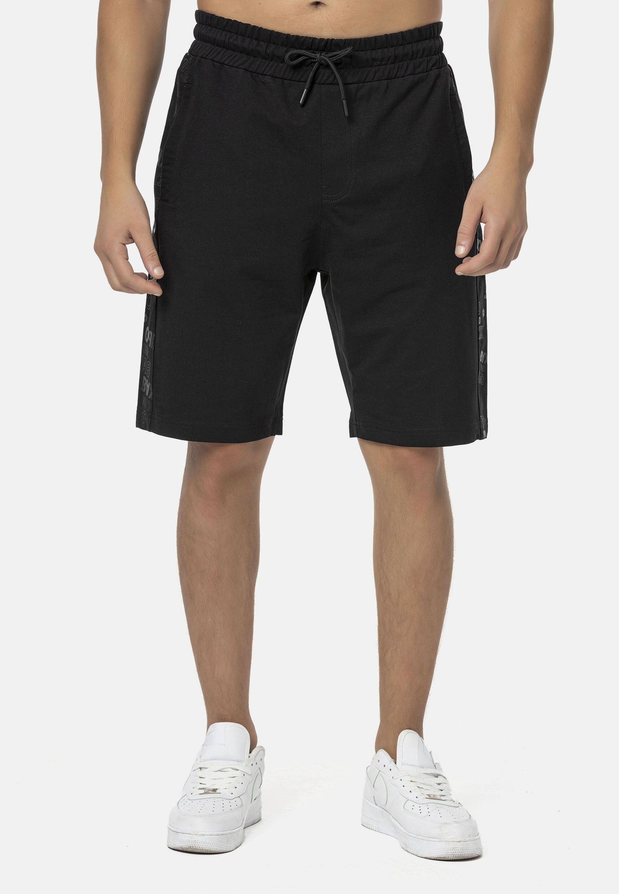 Cipo & Baxx Stoffhose »Hosen«, mit dezentem Print