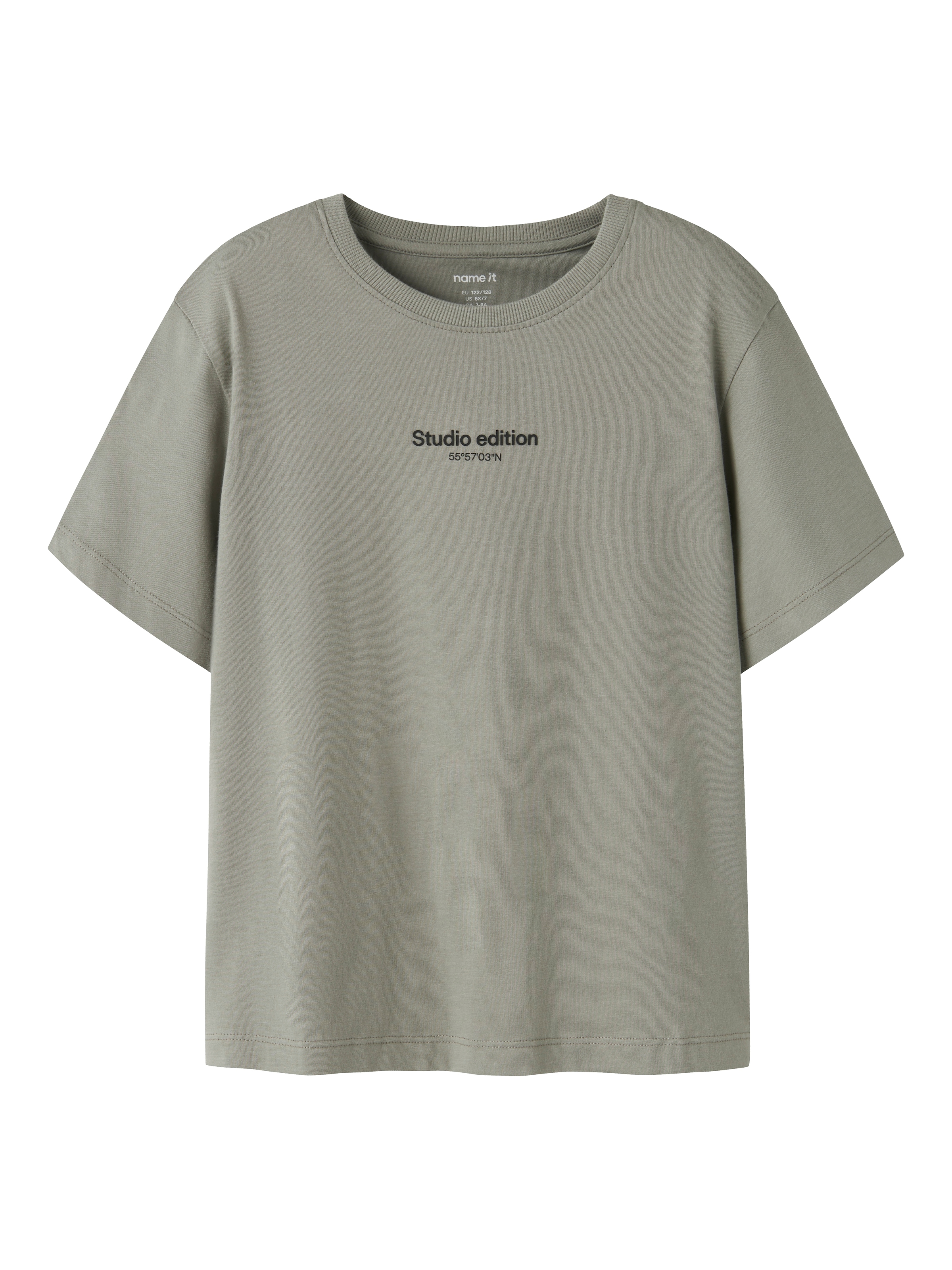 Name It T-Shirt »NKMBRODY SS NREG TOP NOOS« mit dezentem 3D-Frontmotiv