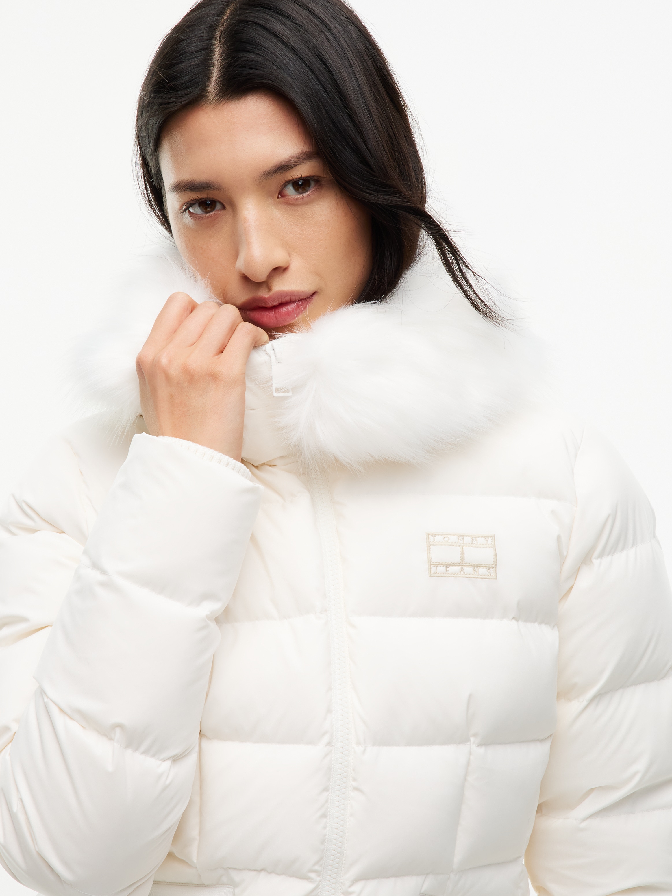 Tommy Jeans Steppjacke »TJW SLIM HOOD PUFFER DOWN EXT« mit Kapuze Kunstfaser, slim fit