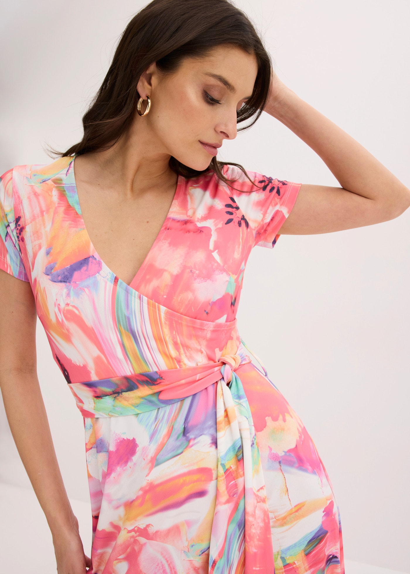 bonprix Maxikleid farbenfrohes Muster, leichtes Material aus Polyester und Elasthan