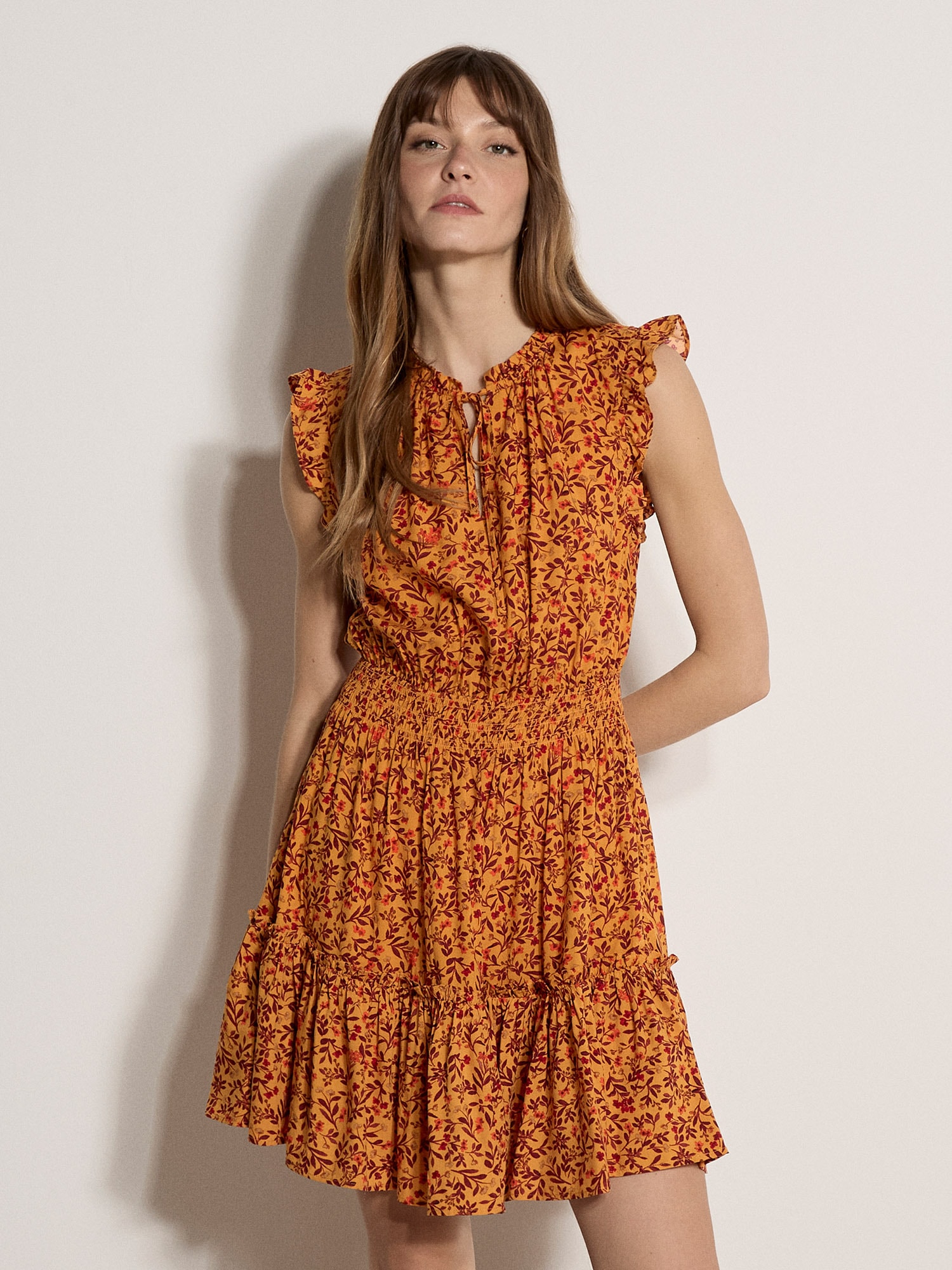 Apricot Minikleid »Mini-Kleid mit Rüschen und zierlichem Blumenmuster« mit Bindeband,  mit Bindeband