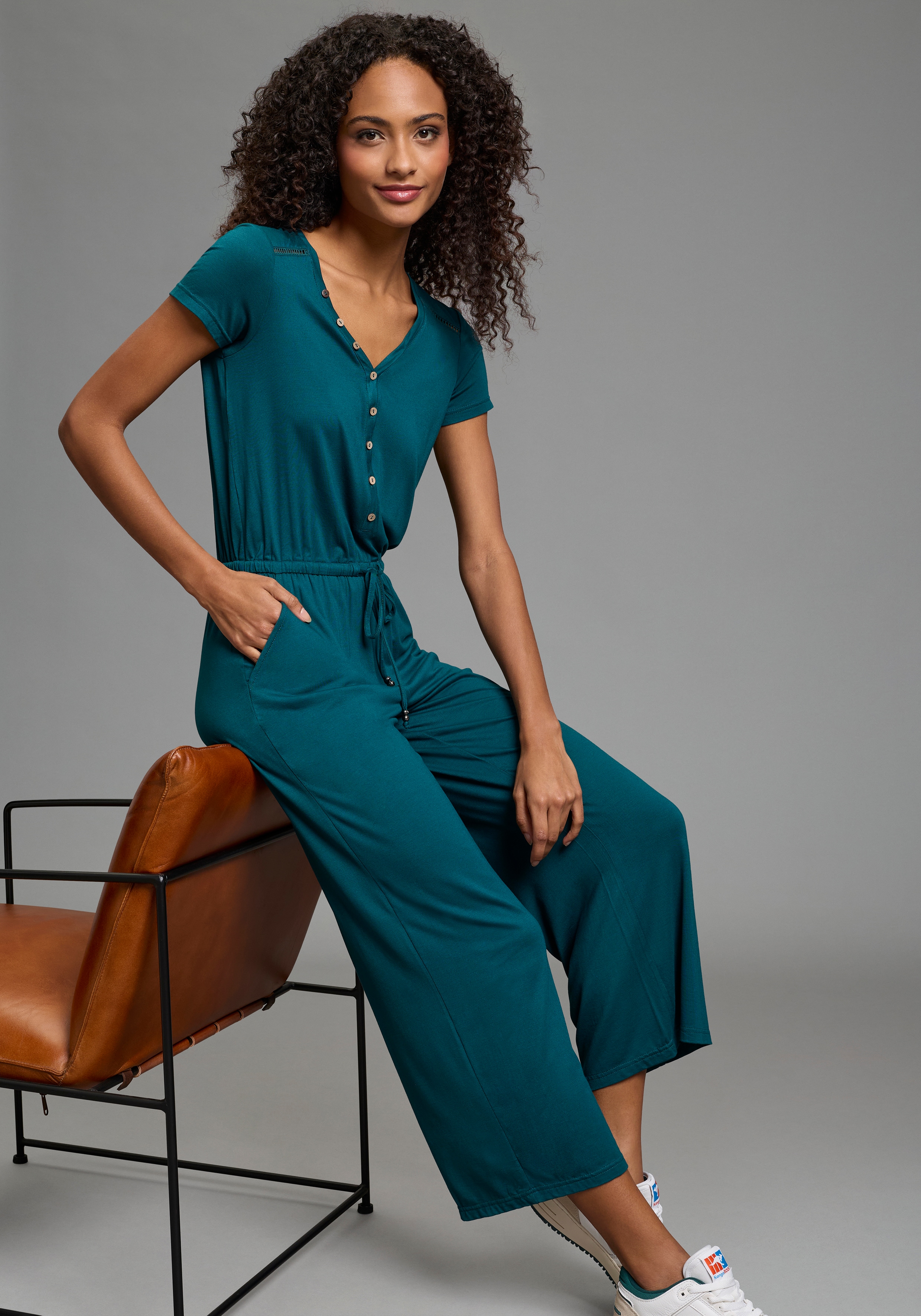 KangaROOS Culotte-Overall wadenlanger Overall, figurumspielende Passform, Kurzarm-Design