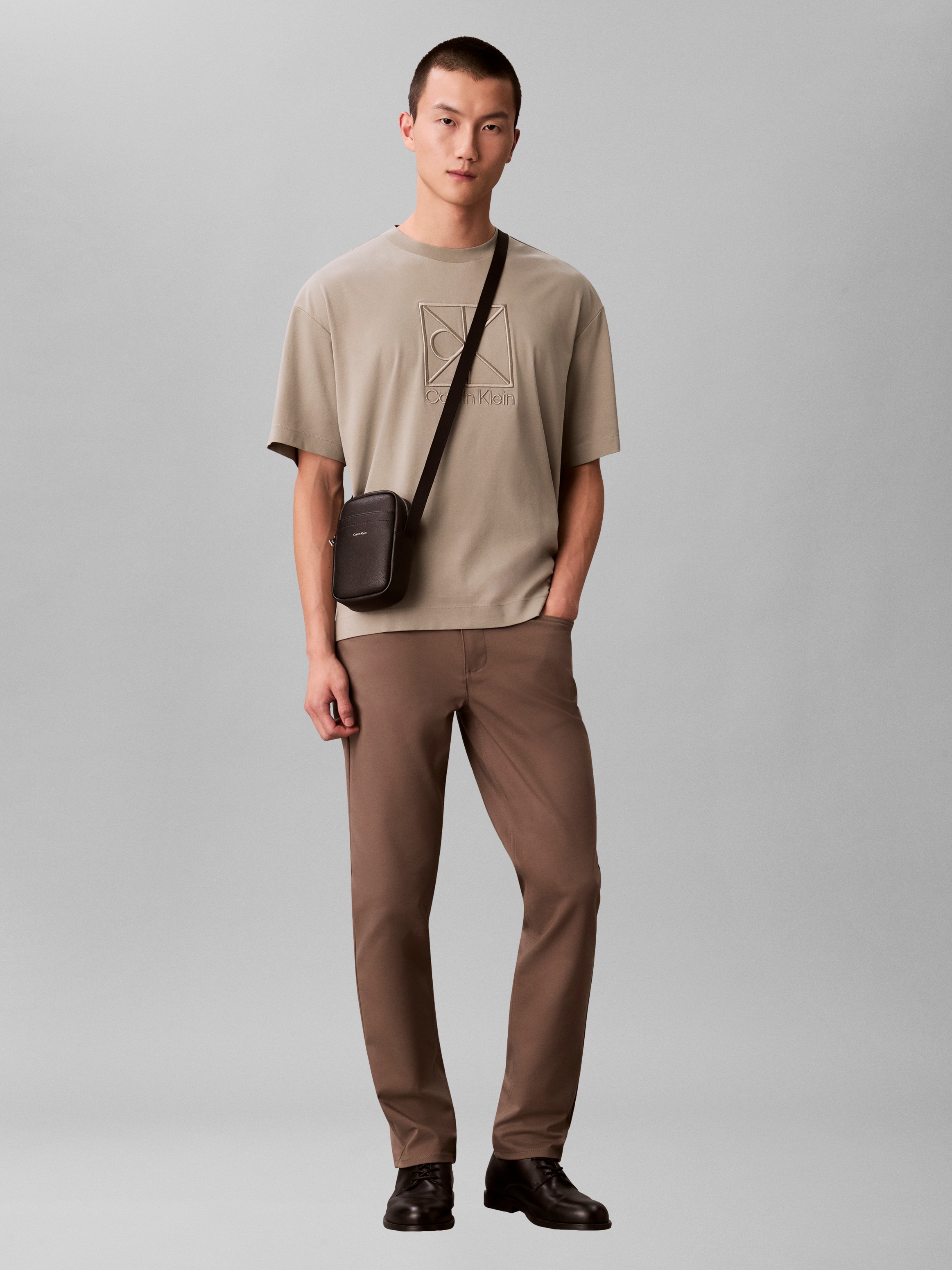 Calvin Klein Umhängetasche »RAISED SLIM REPORTER« Herren Schultertasche mit großem Steckfach vorne