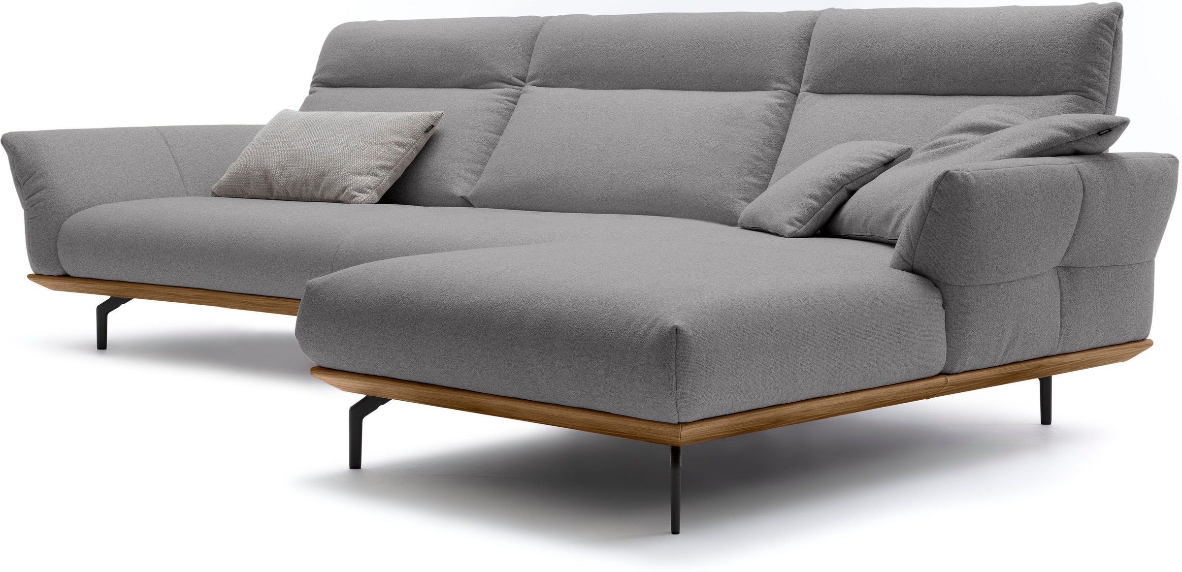 Creation BY ROLF BENZ Ecksofa »CR.460«, Sockel in Nussbaum, Winkelfüße in Umbragrau, Breite 338 cm