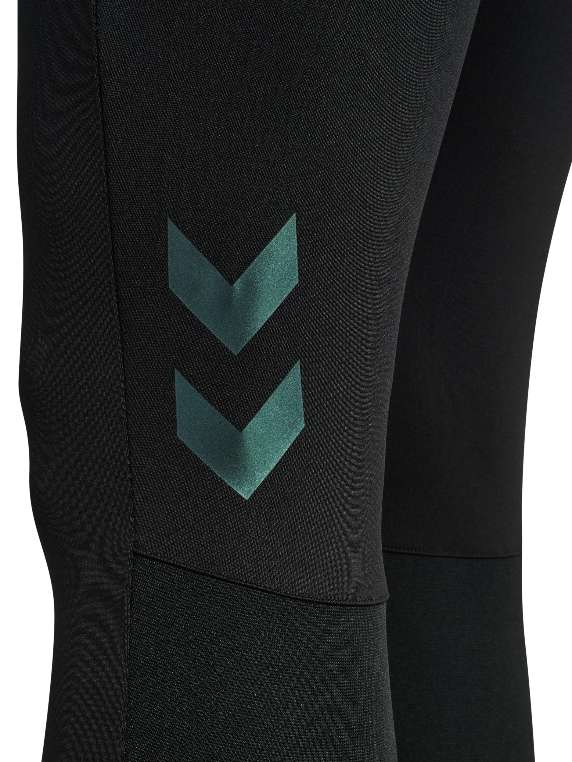 hummel Trainingshose »HMLBLAZE26 PRO TRAINING PANTS«  aus Polyester und Elasthan, sportliche Passform, flexible Passform