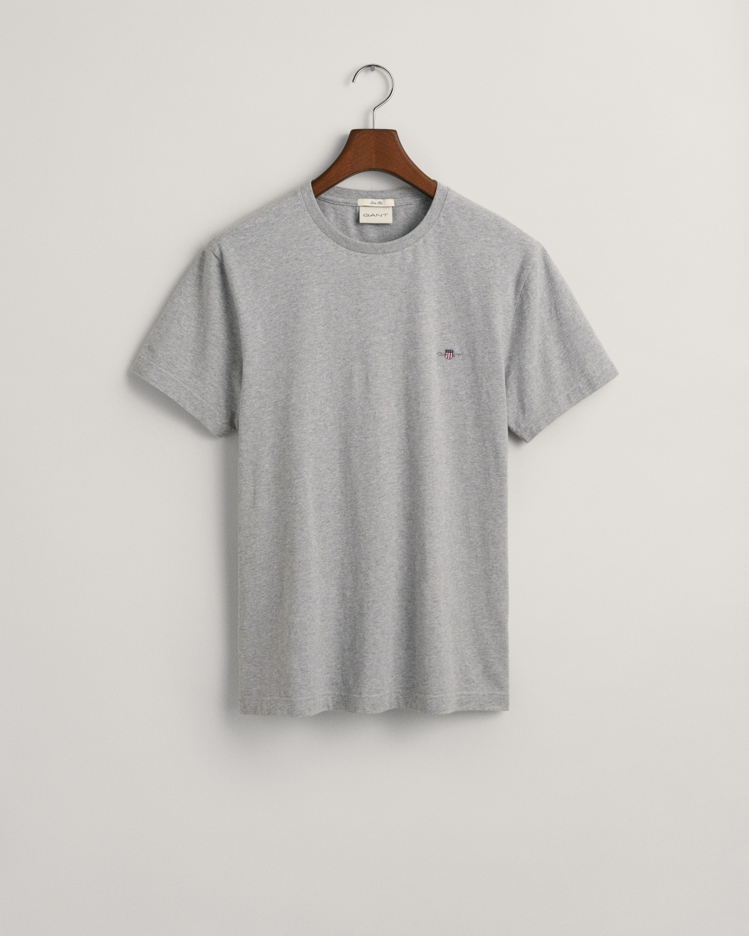 Gant T-Shirt »SLIM SHIELD SS T-SHIRT«, mit Logostickerei auf der Brust