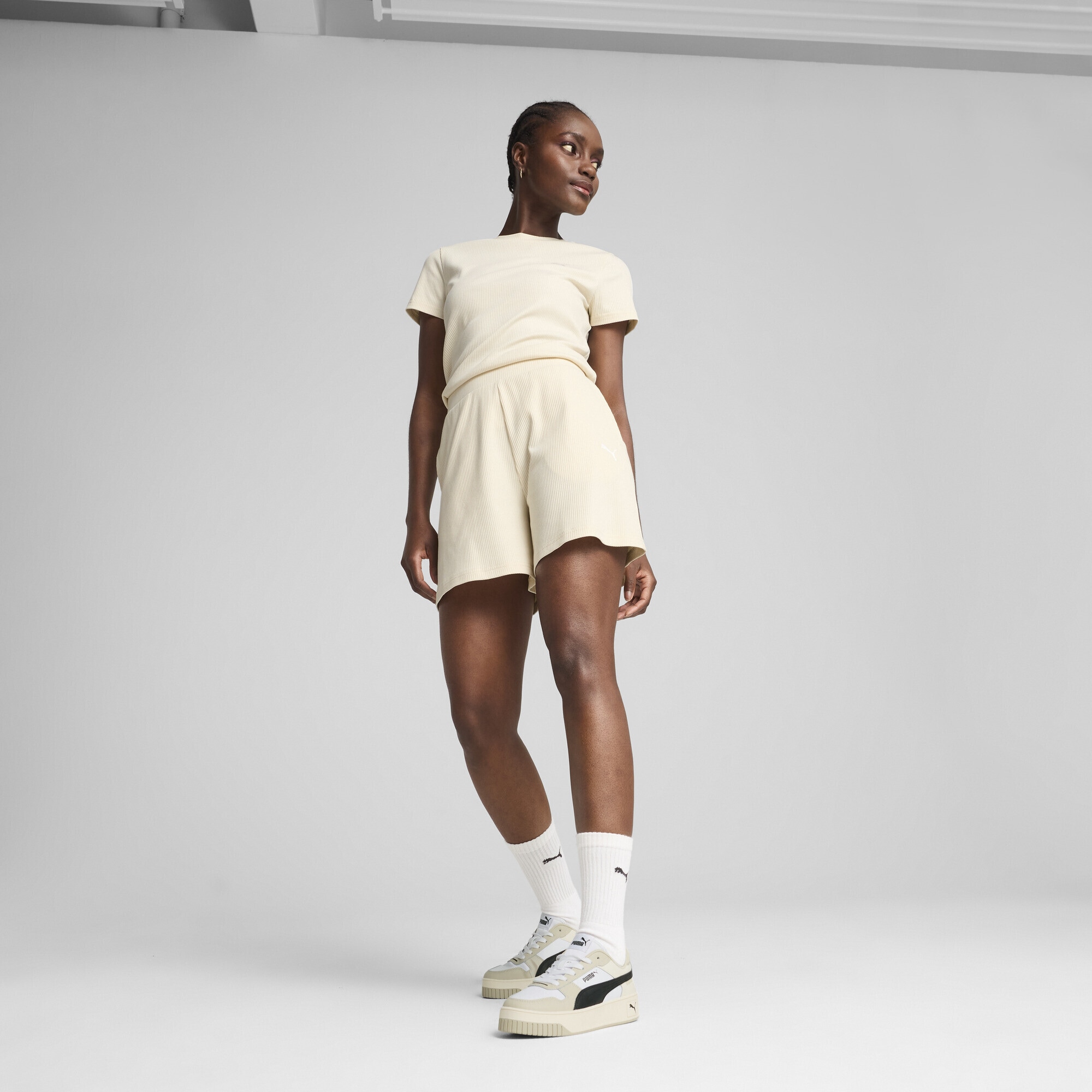 PUMA Sporthose »ESS ELEVATED Gerippte 5" Shorts mit hohem Bund Damen«
