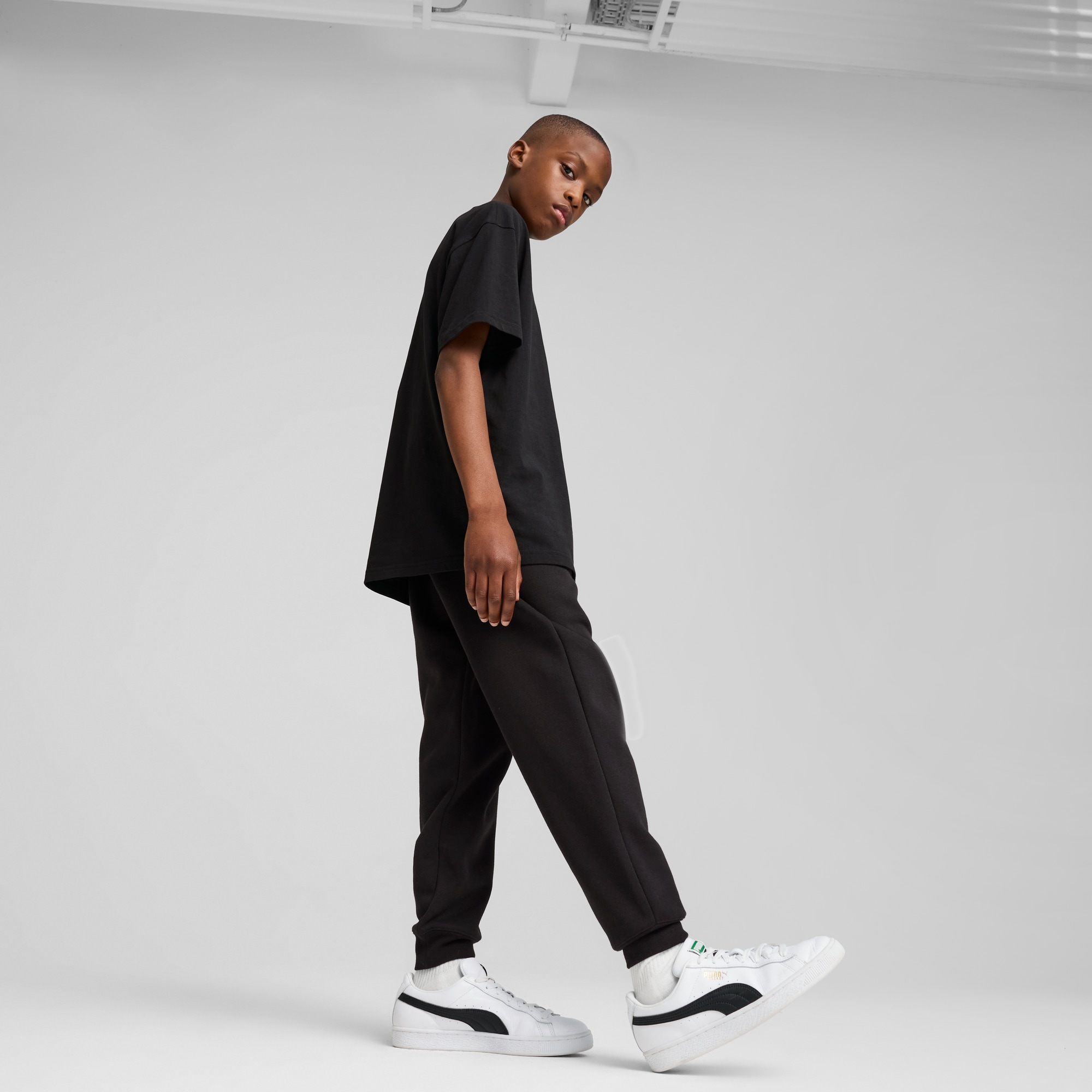 PUMA Trainingshose »ESS NO. 1 LOGO SWEATPANTS FL B«  Regular Fit, mit Eingrifftaschen, mit elastischem Bund