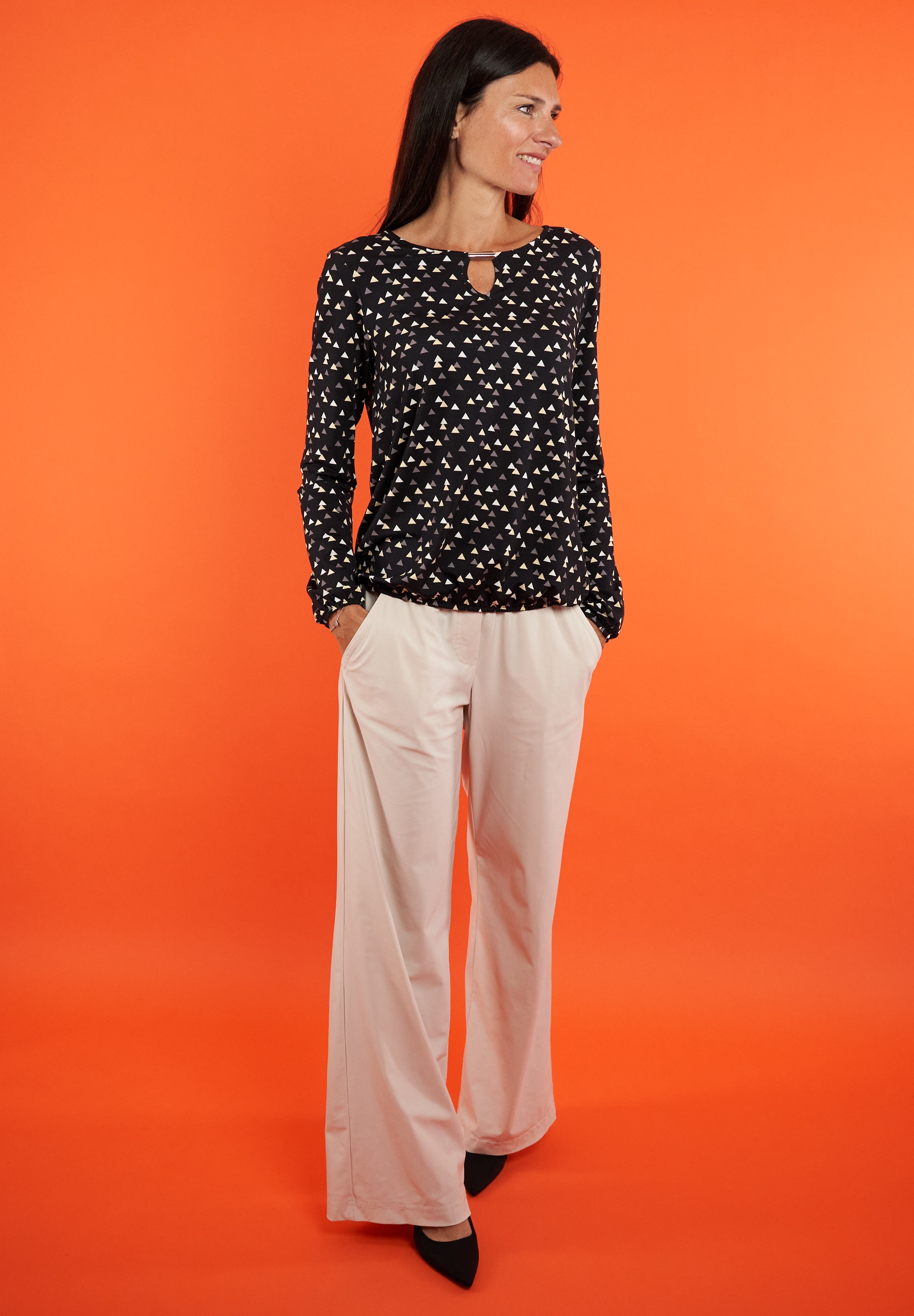 Seidel Moden Langarmshirt, mit grafischem Muster und Detail am Ausschnitt, MADE IN GERMANY