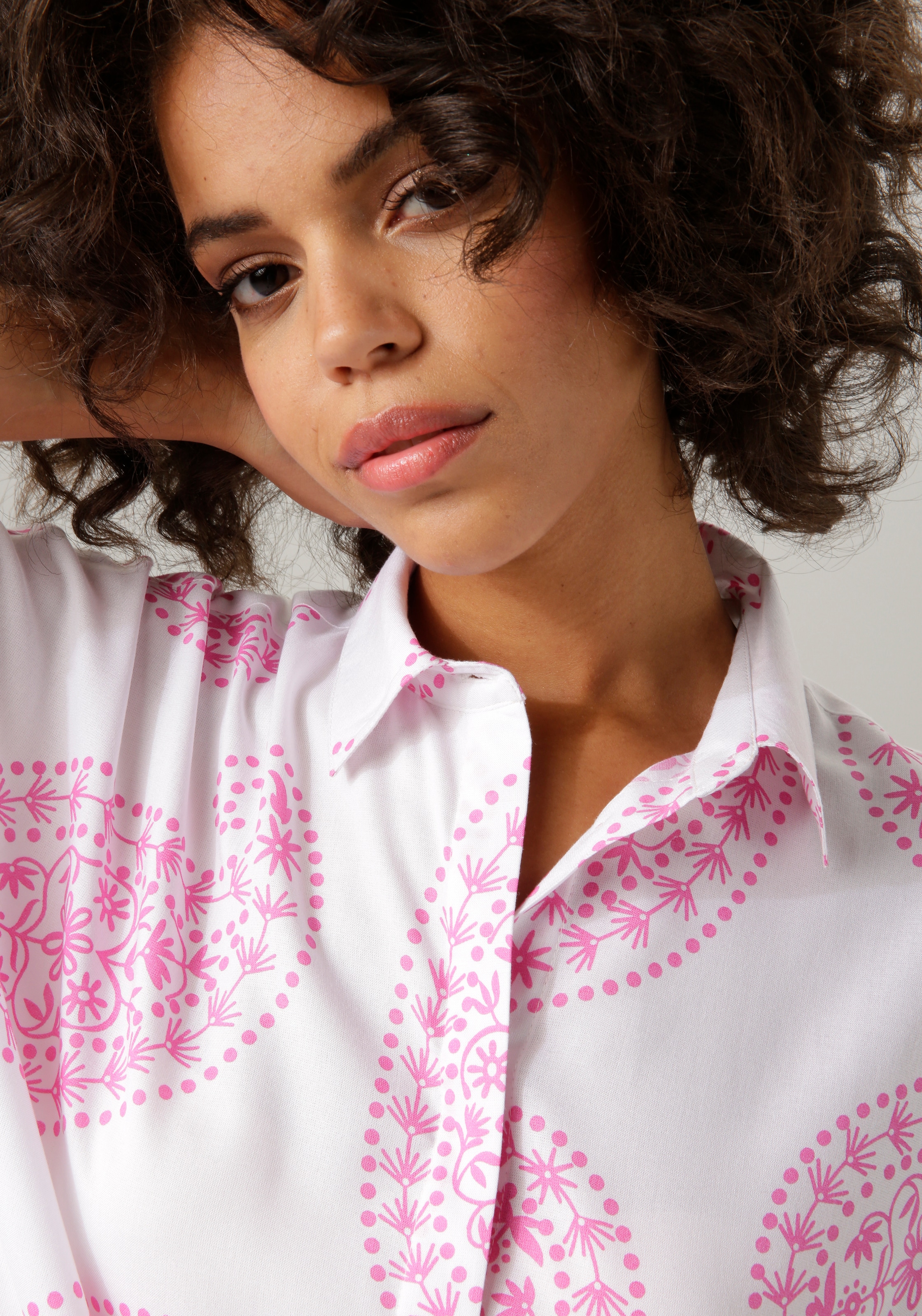 online | mit bestellen CASUAL großflächigem Aniston Paisley-Muster BAUR Hemdbluse,