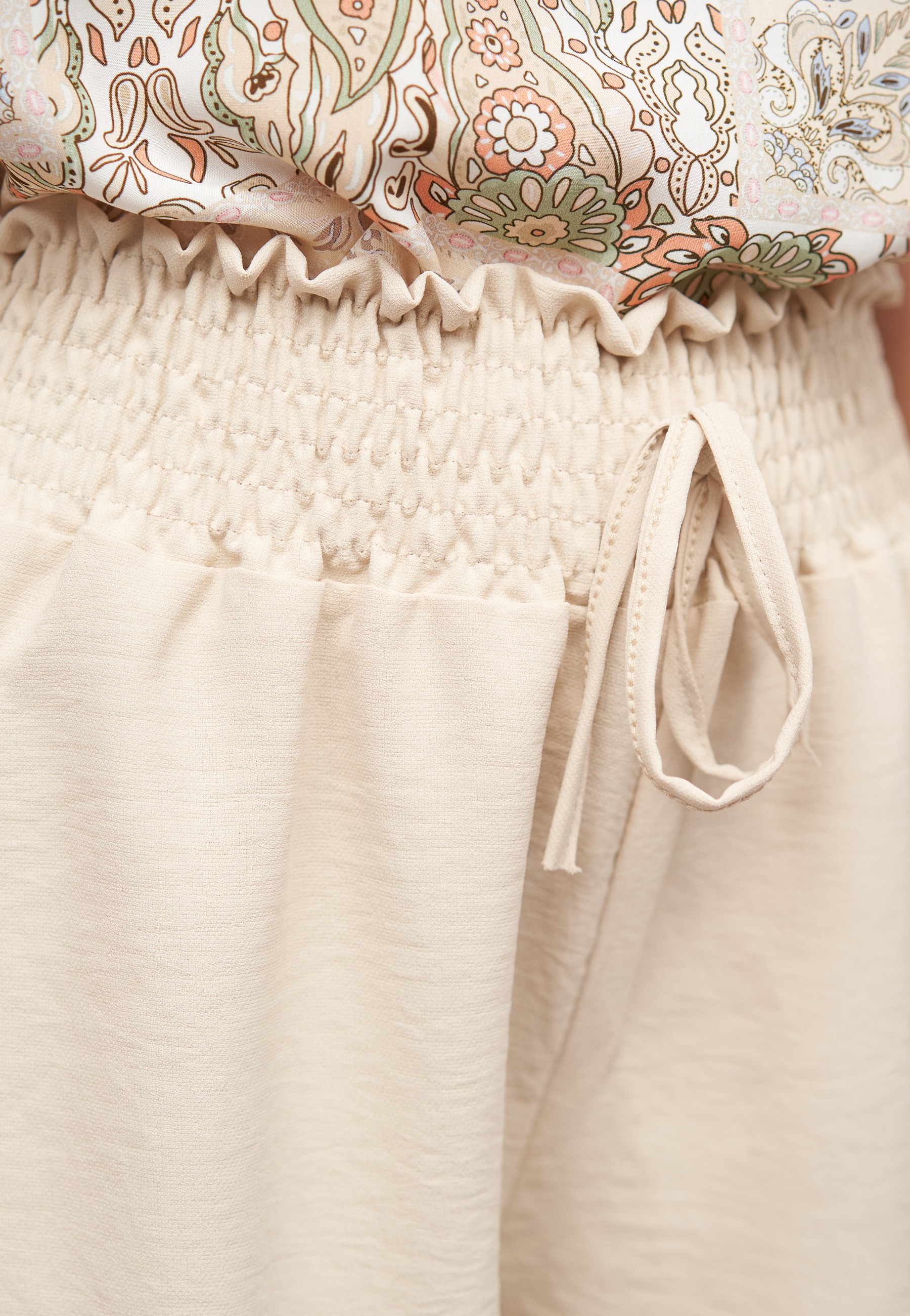 CLOUD 5IVE Shorts »CLOUD 5IVE Musselin High Waist Shorts mit Bindedetail«