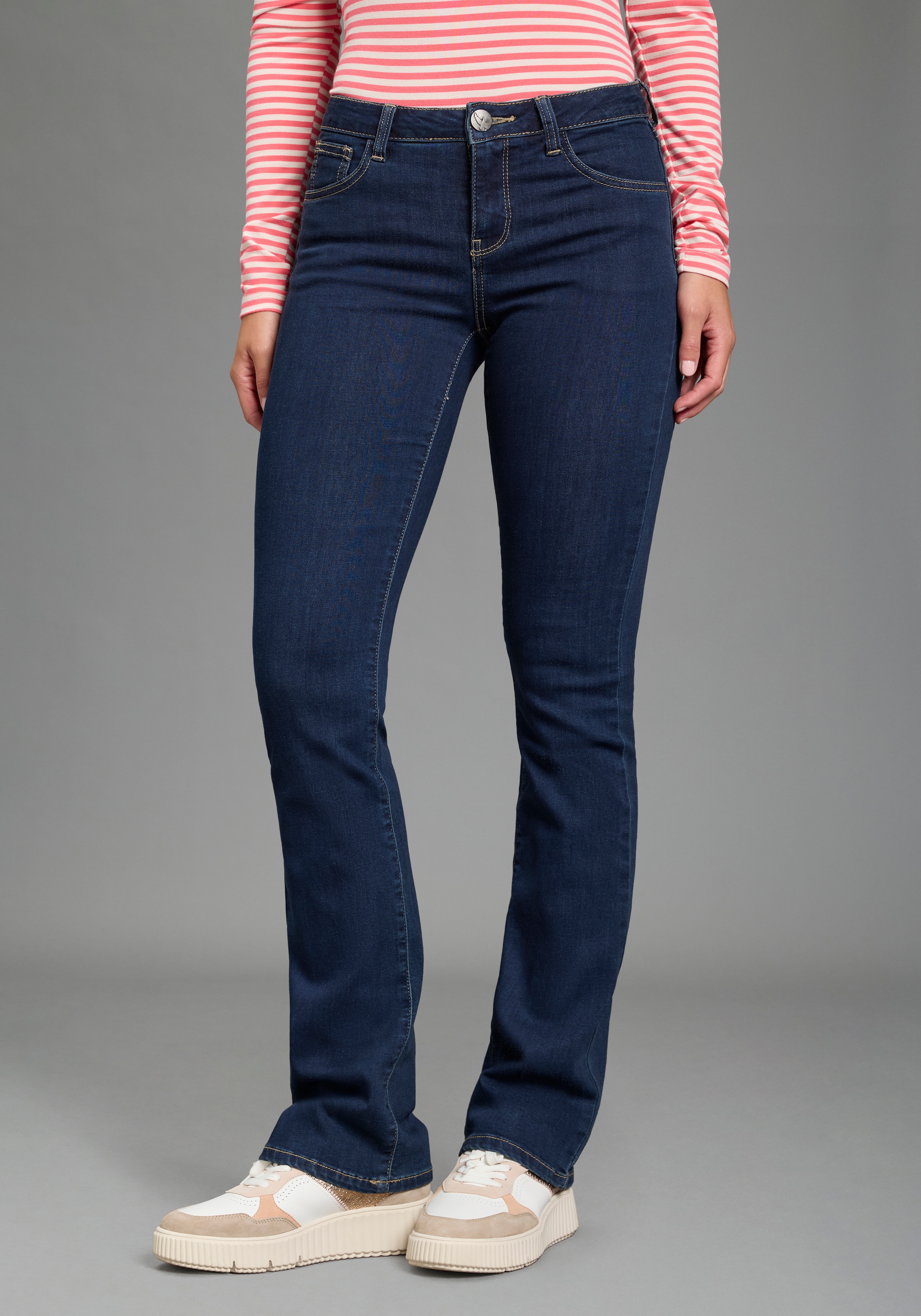 Arizona Bootcut-Jeans "Ultra-Stretch" normale Passform, Baby-Bootcut, Used-Look-Waschung