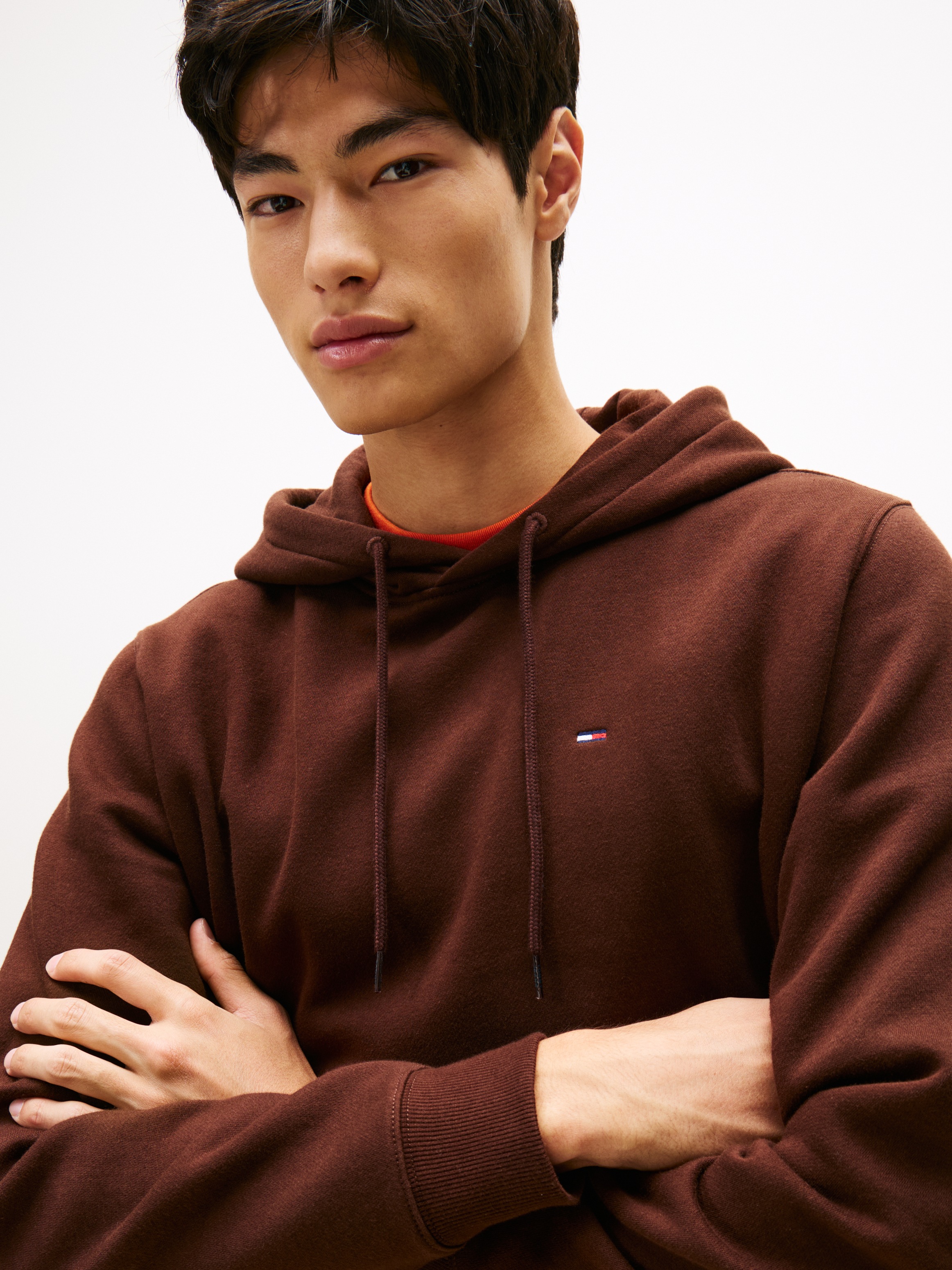 Tommy Jeans Sweatshirt »TJM REG S FLAG HOODIE«, mit bestickten Markenlogo auf Brusthöhe