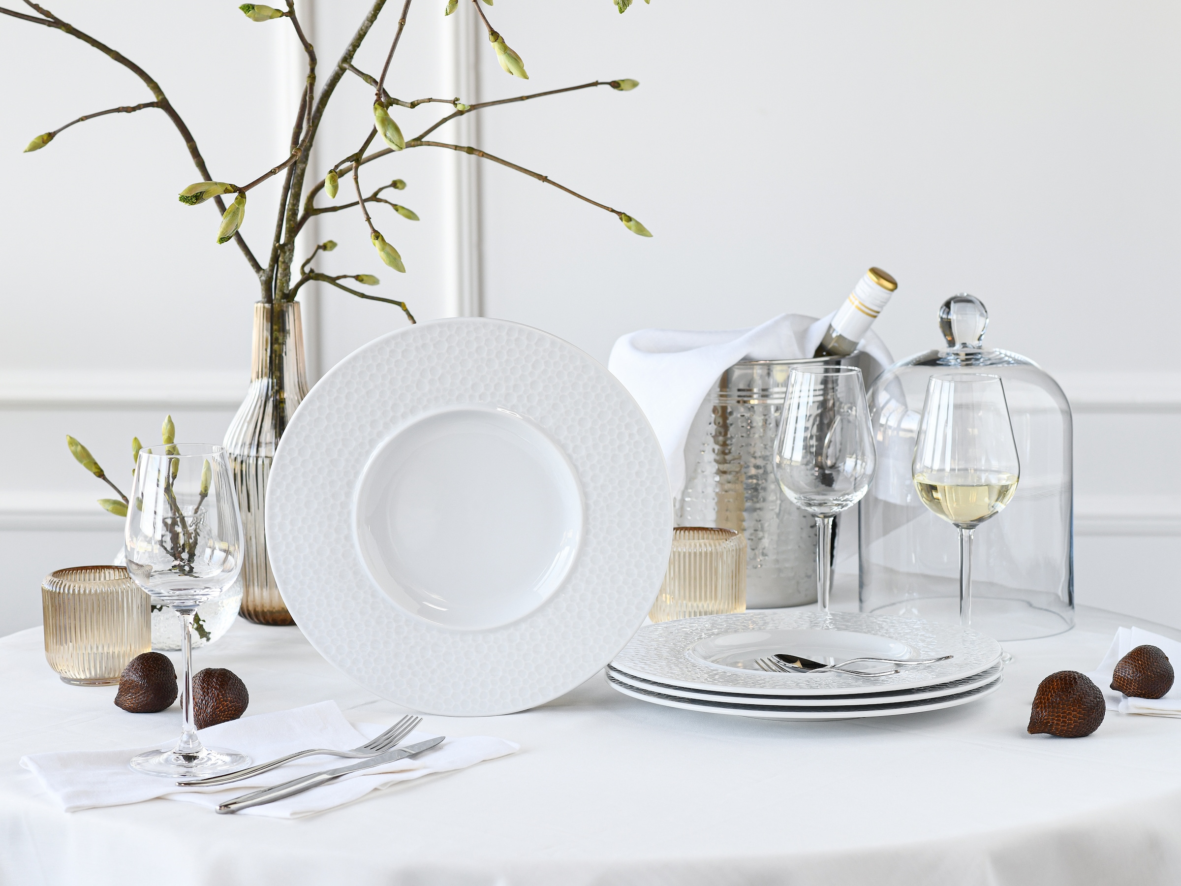 CreaTable Teller »Show Time Hammer weiß, Gourmetteller 4-tlg.« Moderne Formgebung, Fine Dining-Charakter, Relief Oberfläche